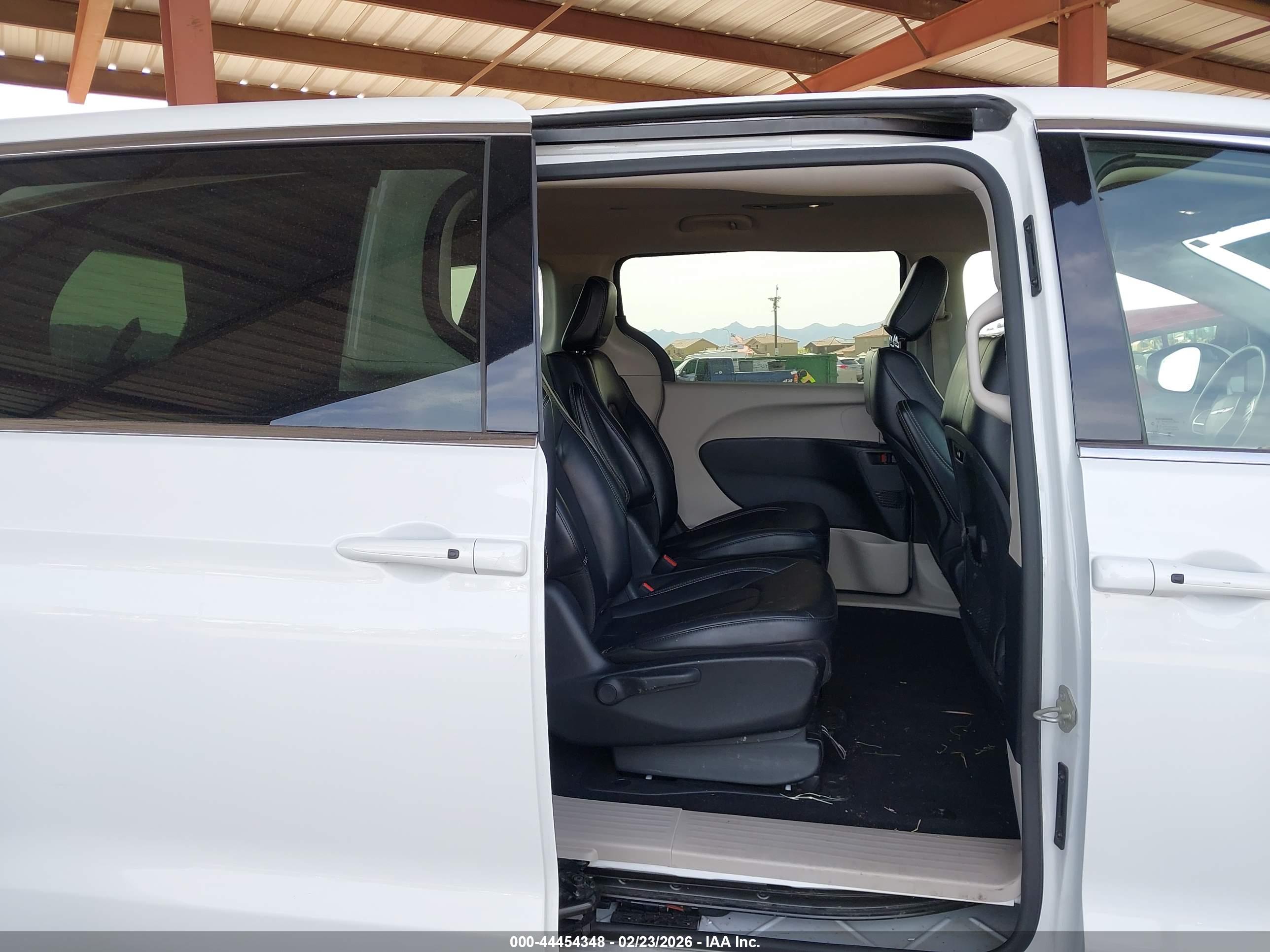 CHRYSLER PACIFICA image 8