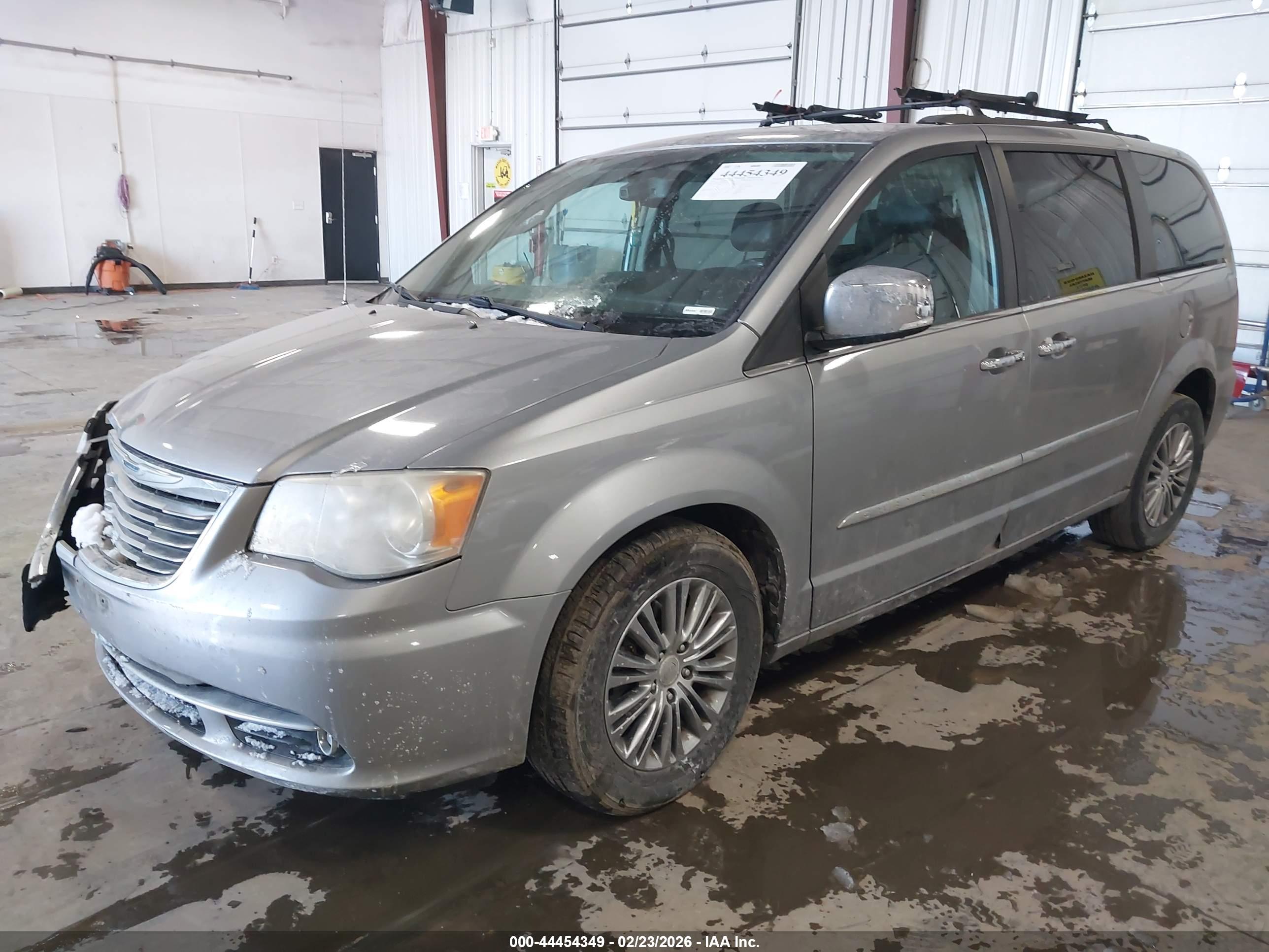 CHRYSLER TOWN image 2
