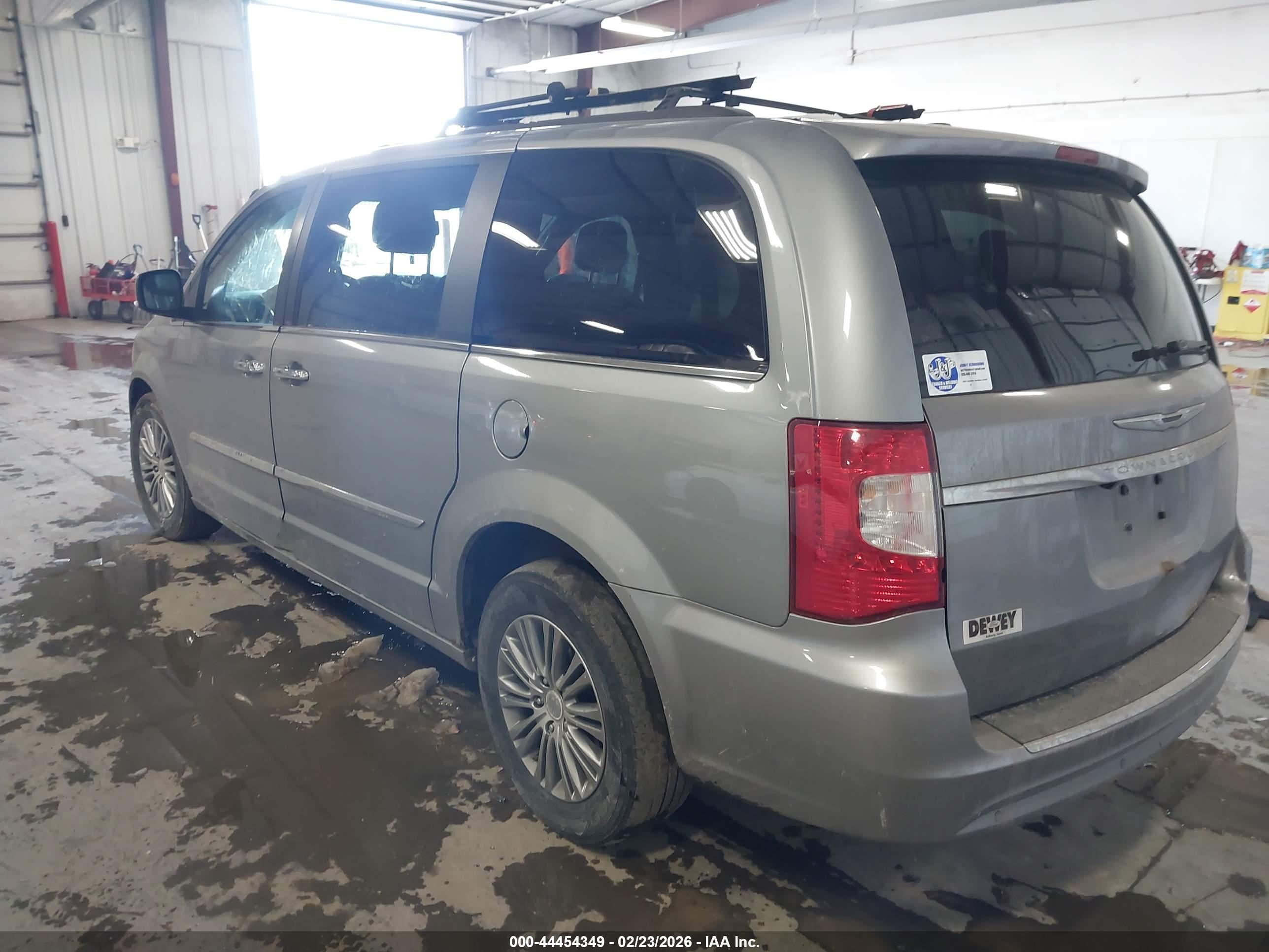 CHRYSLER TOWN image 3