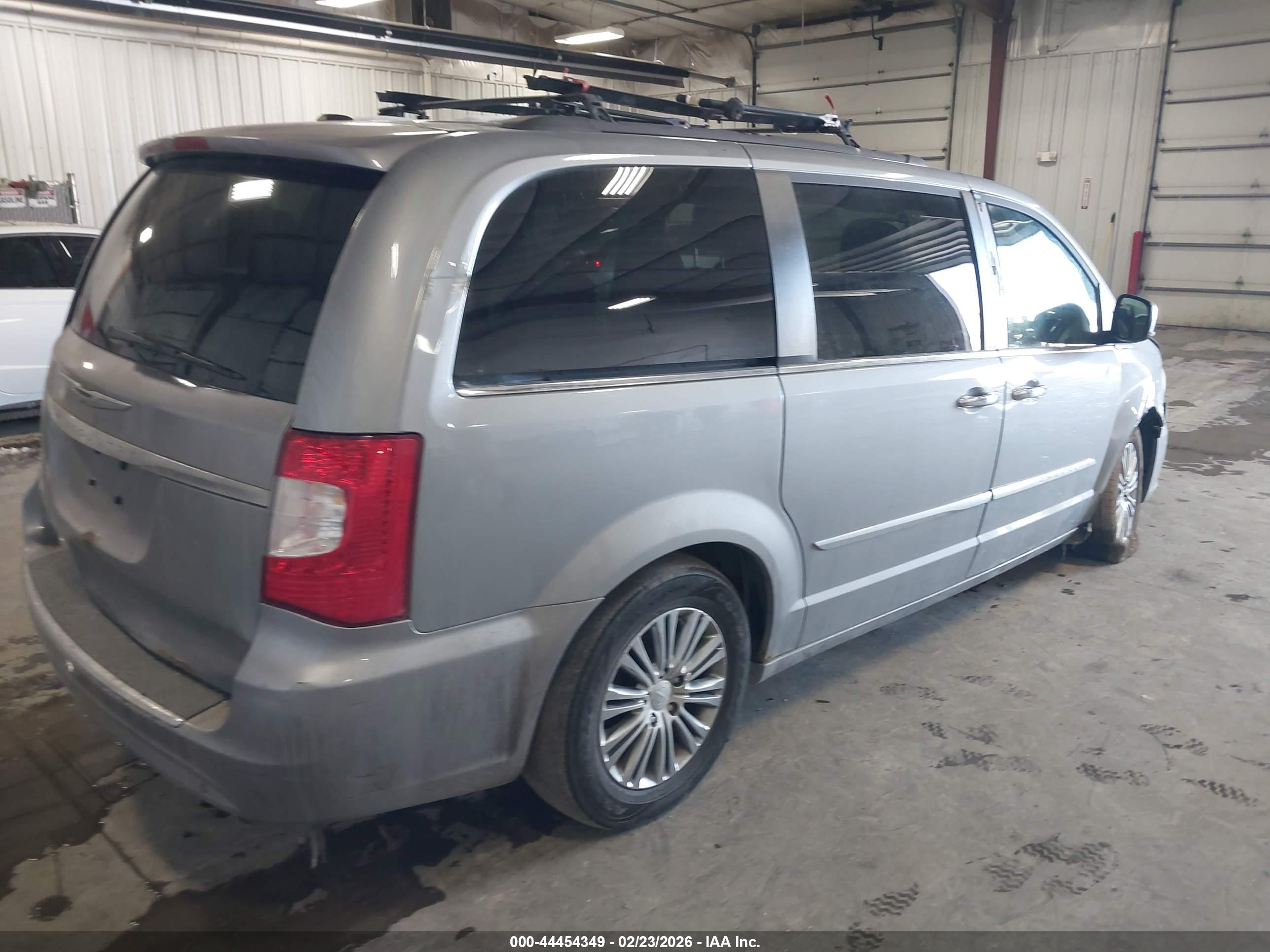 CHRYSLER TOWN image 4