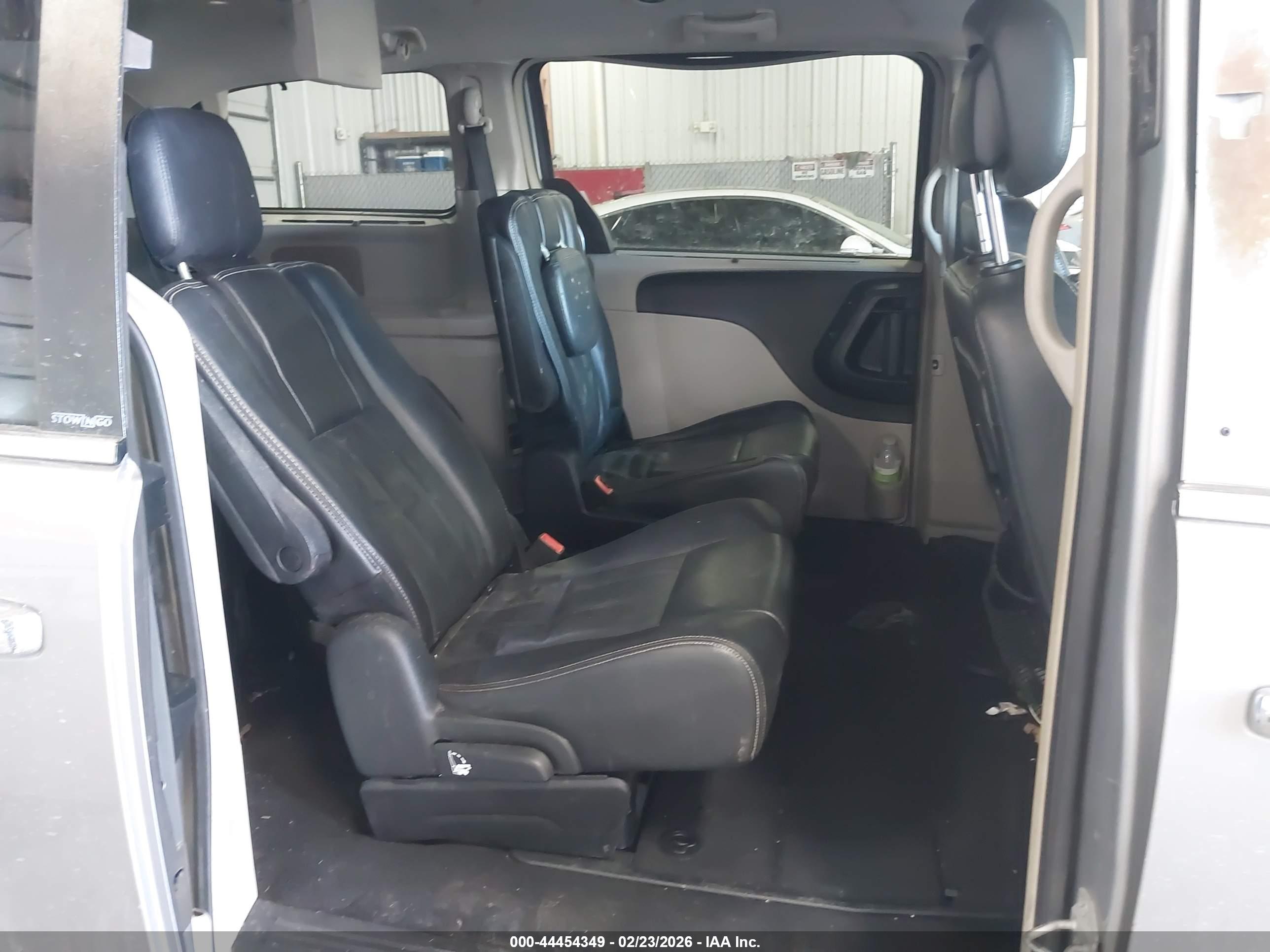 CHRYSLER TOWN image 8