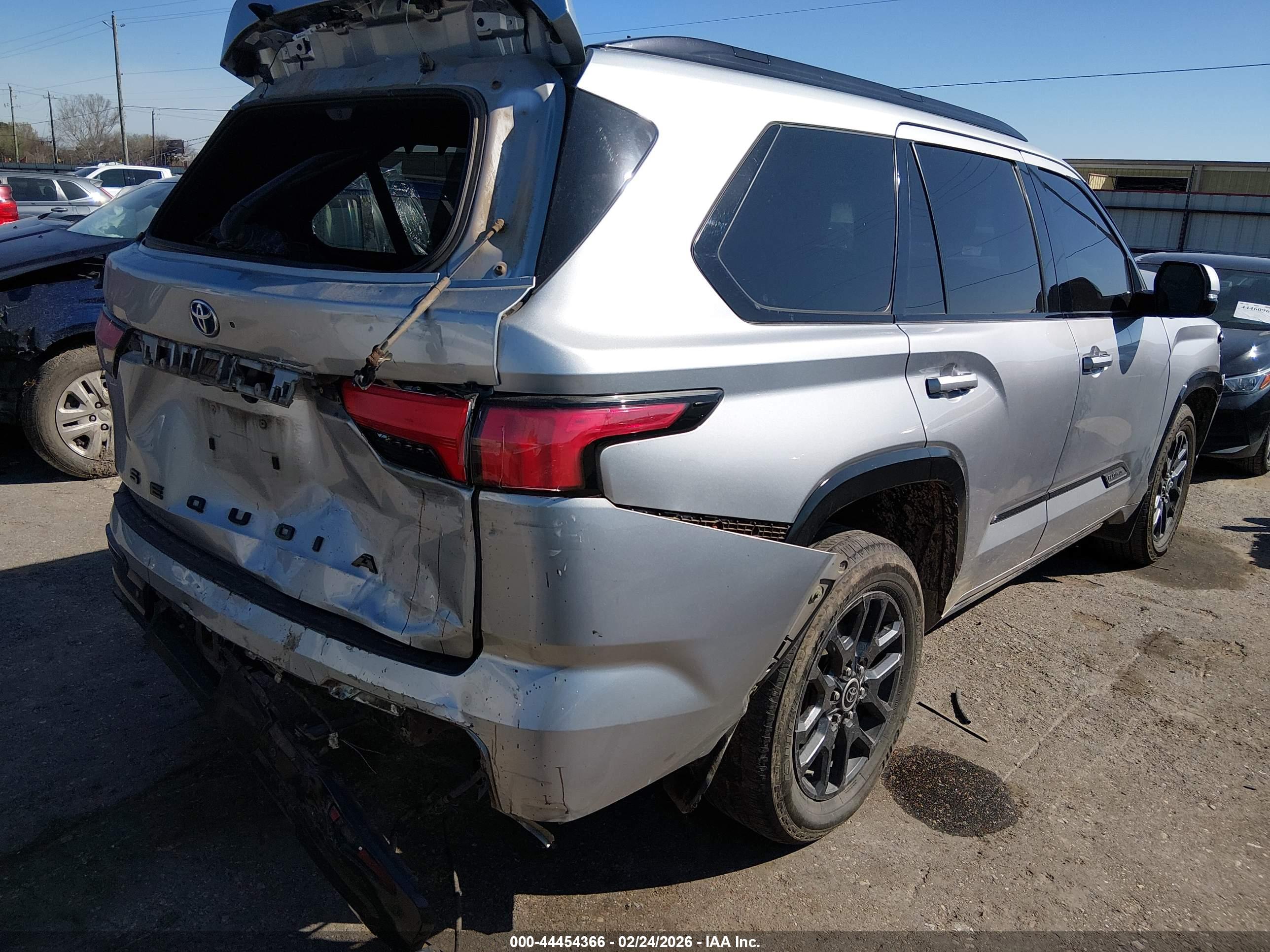 TOYOTA SEQUOIA image 4