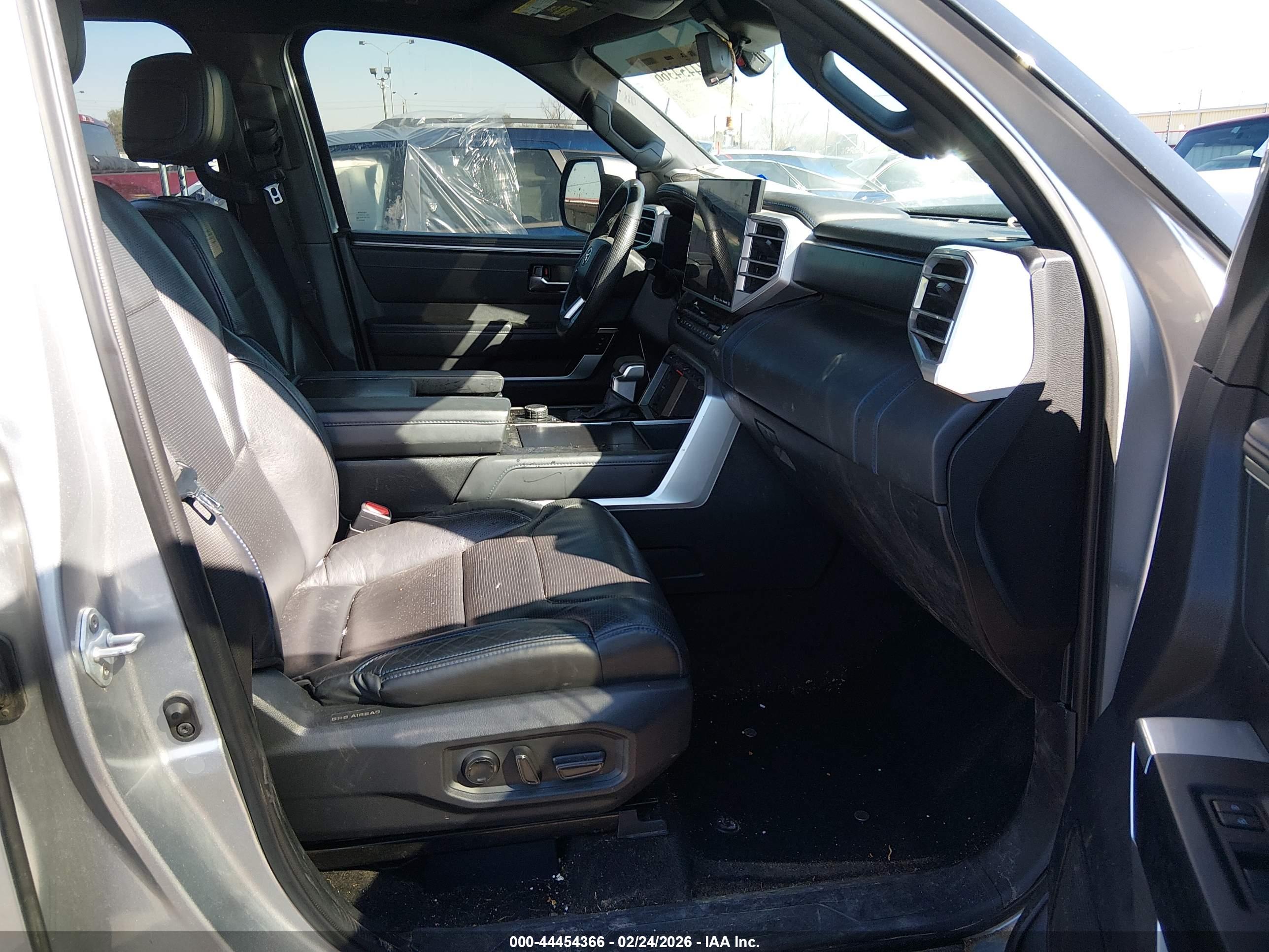 TOYOTA SEQUOIA image 5