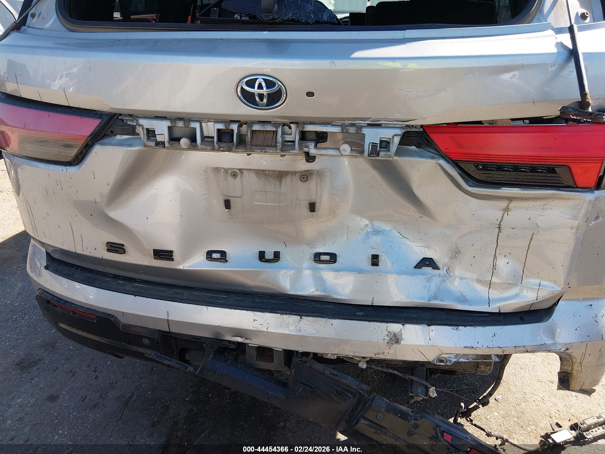 TOYOTA SEQUOIA image 6