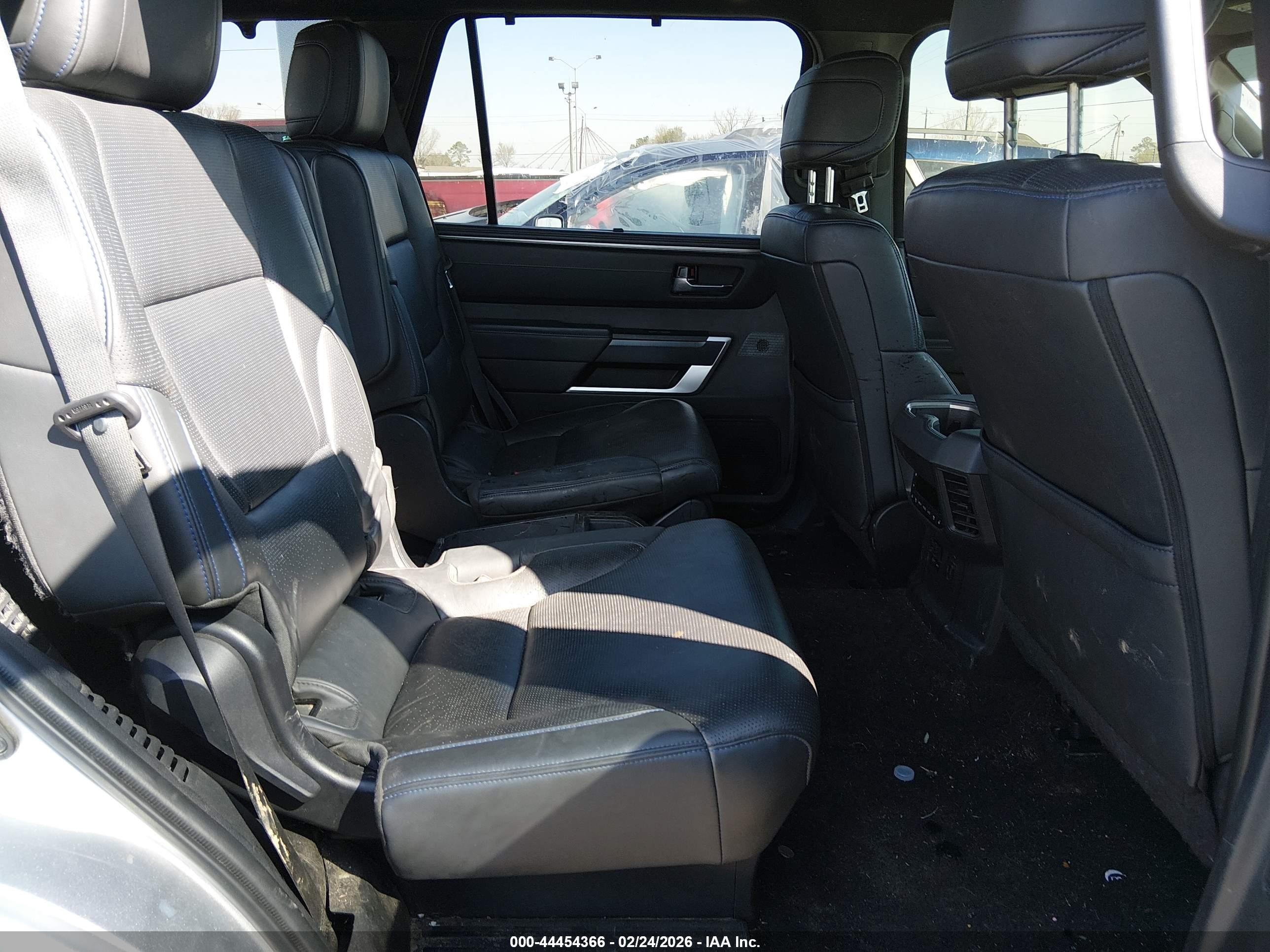 TOYOTA SEQUOIA image 8