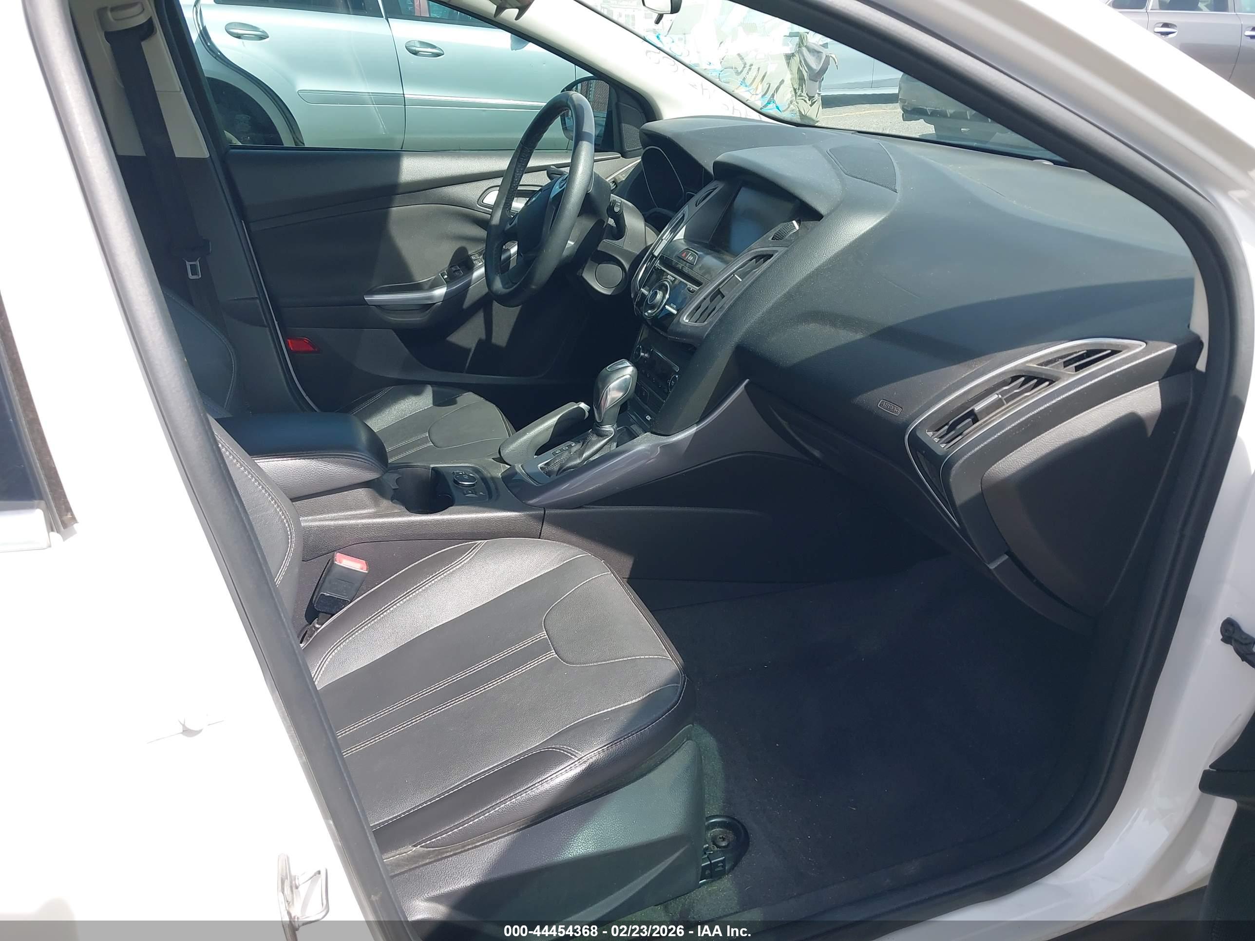 FORD FOCUS image 5