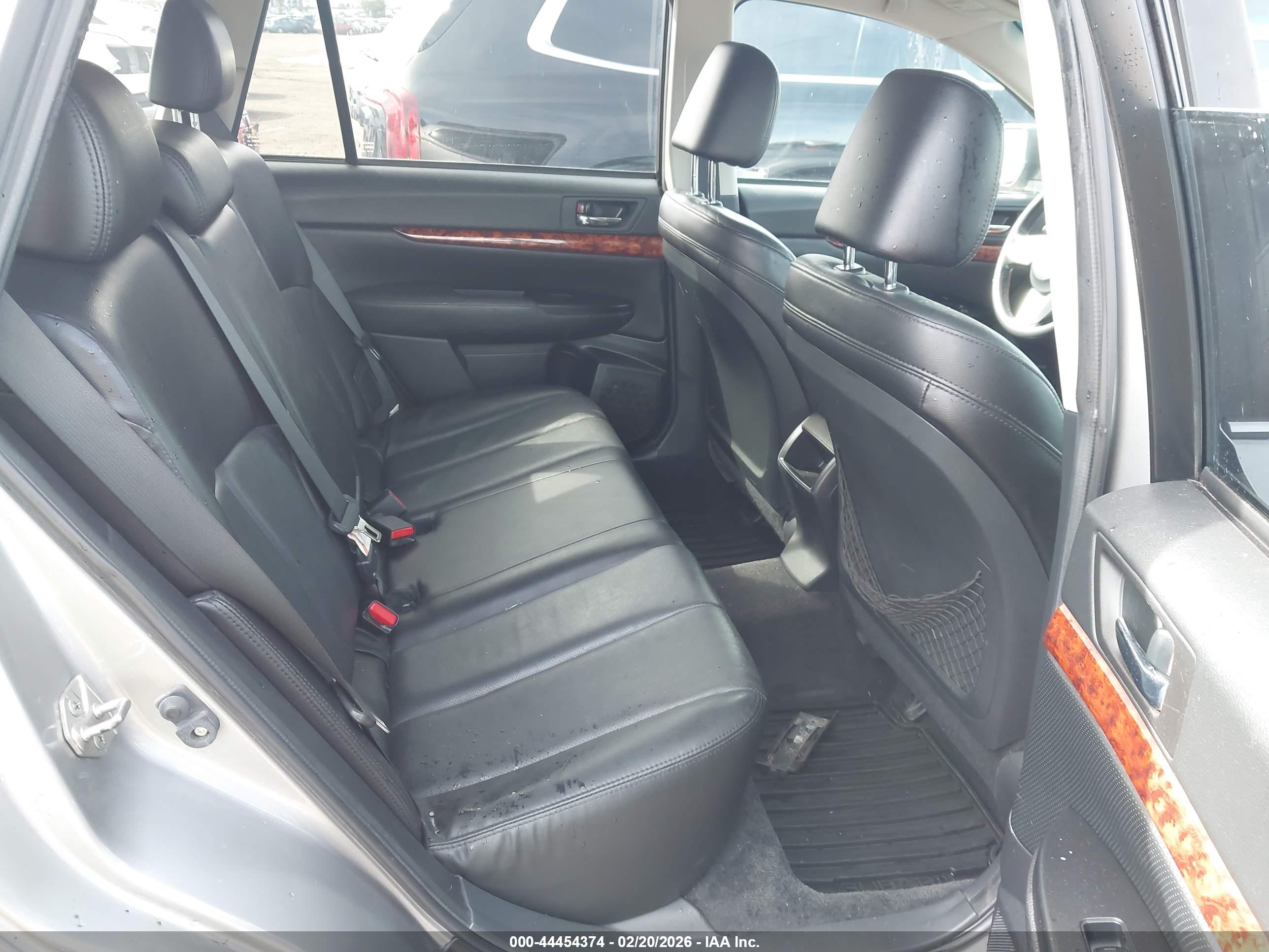 SUBARU OUTBACK image 8