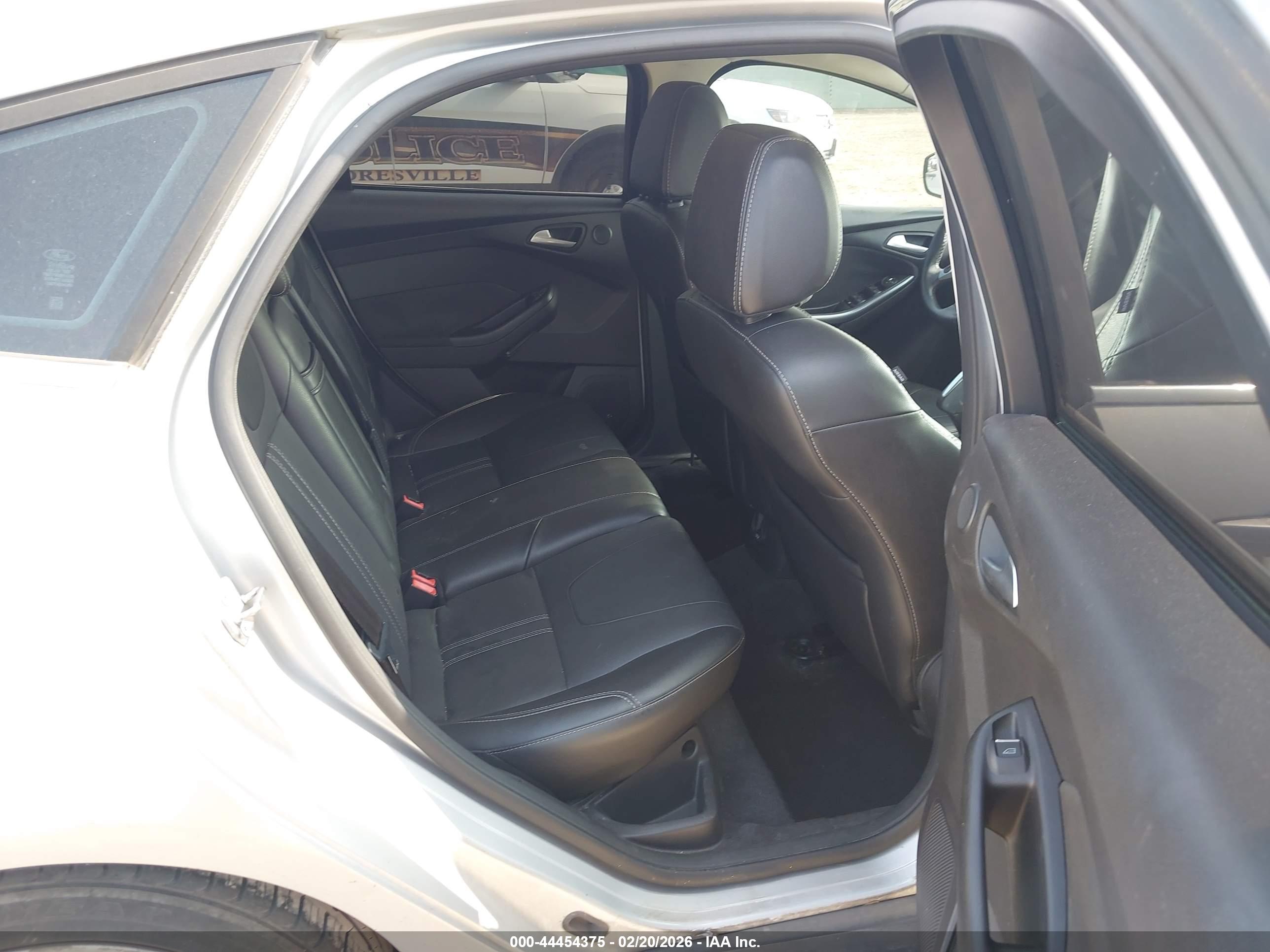 FORD FOCUS image 8