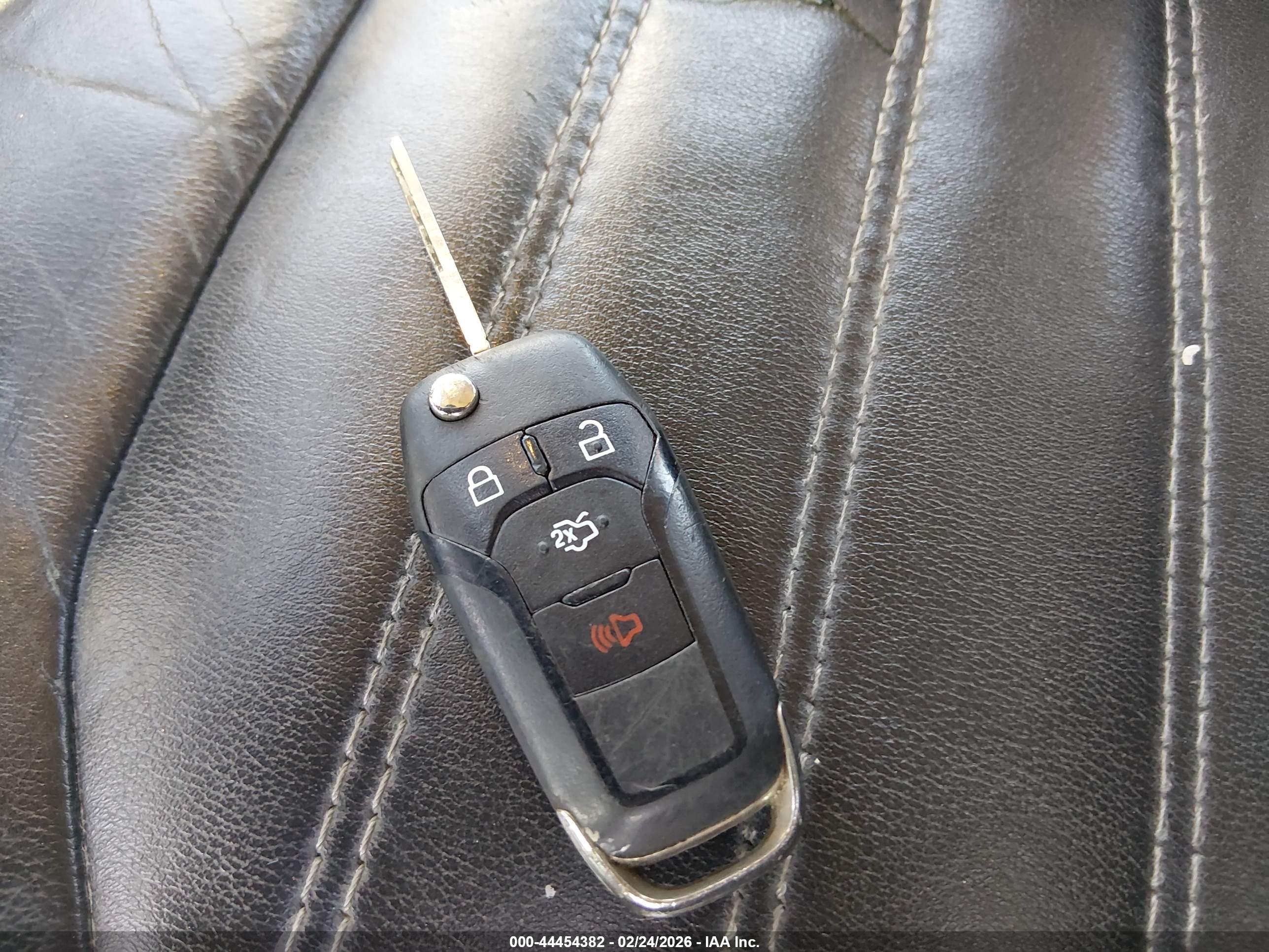 FORD FUSION image 11
