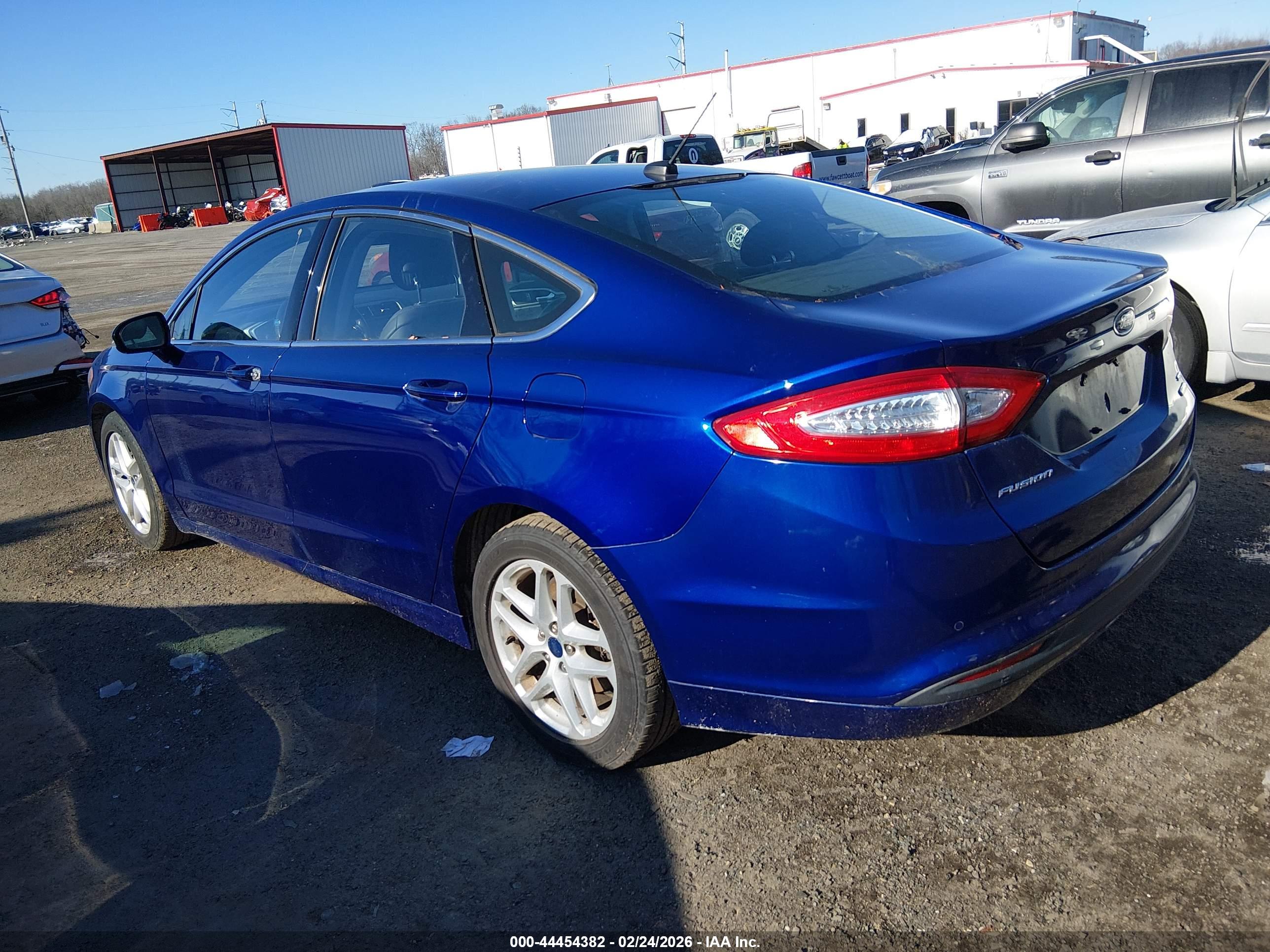 FORD FUSION image 3