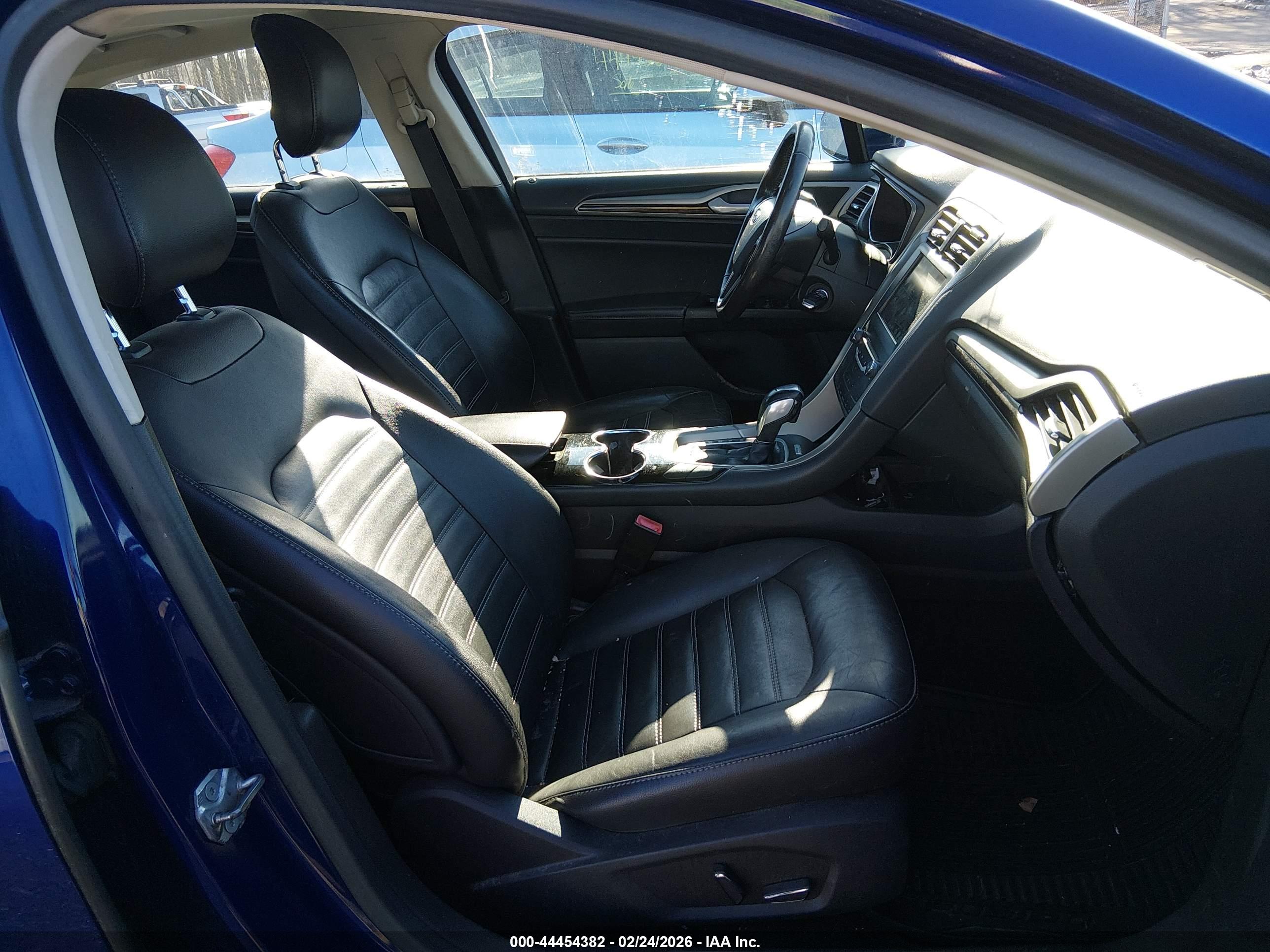FORD FUSION image 5