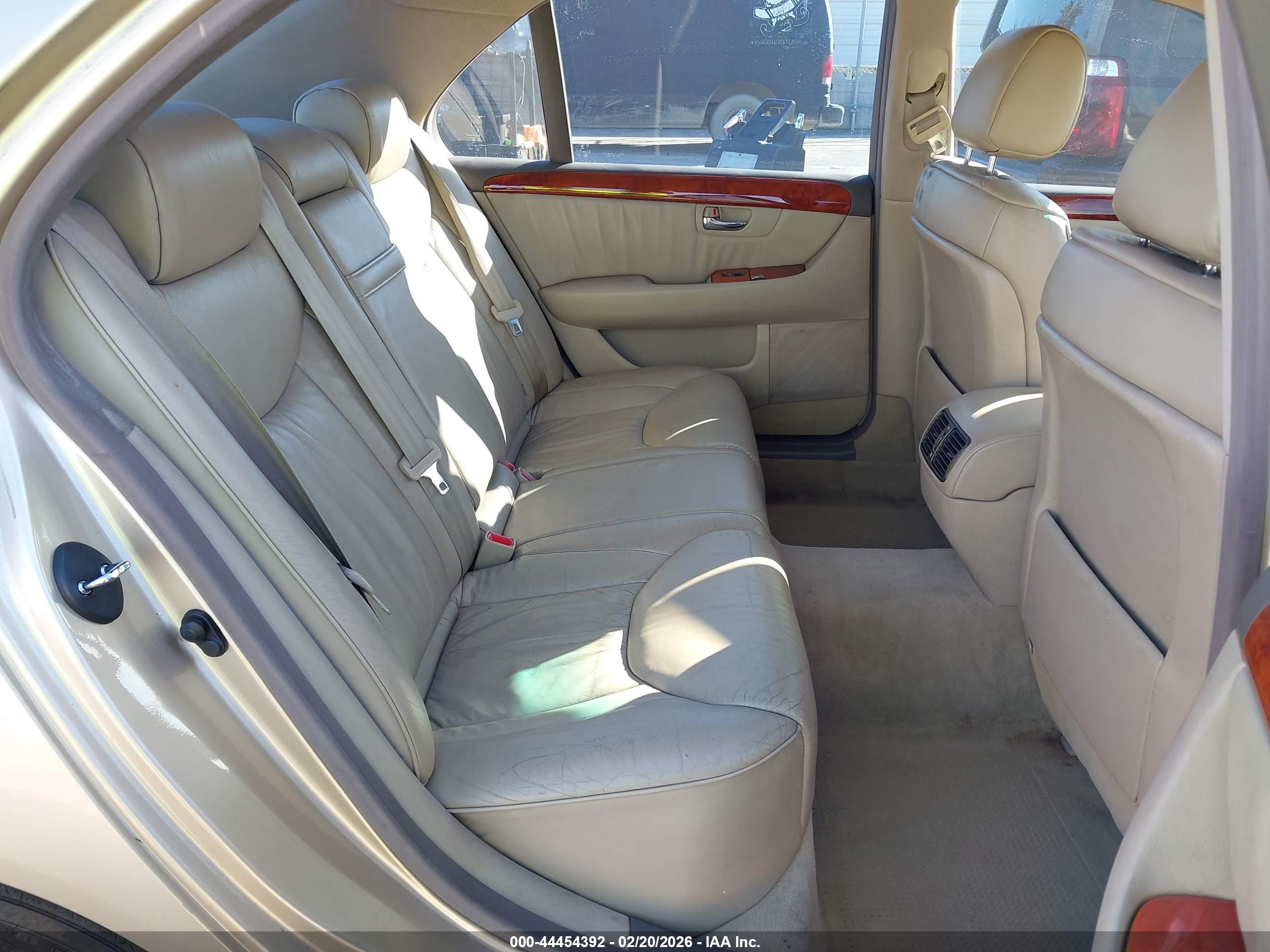 LEXUS LS image 8