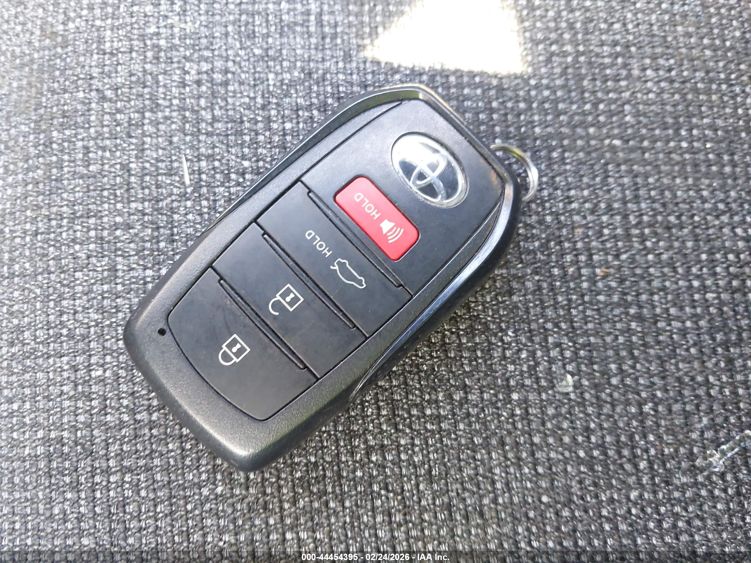TOYOTA CROWN image 11