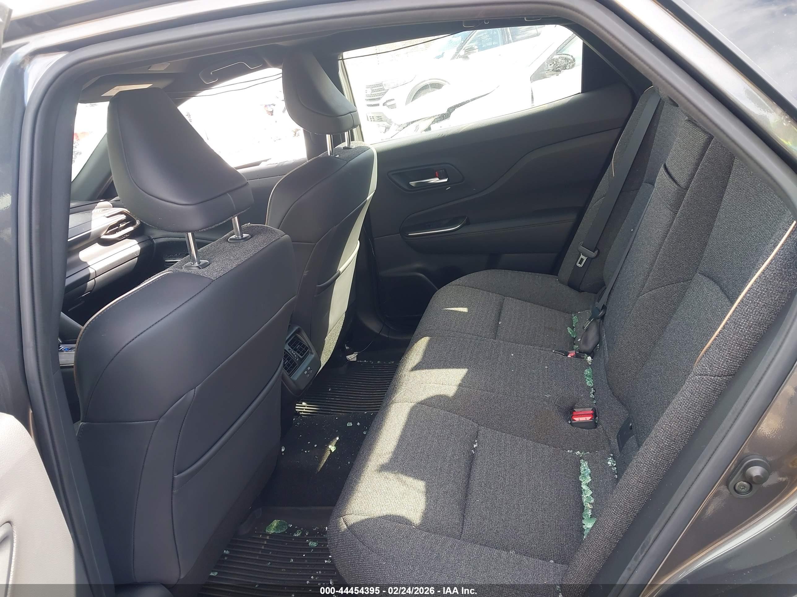 TOYOTA CROWN image 8