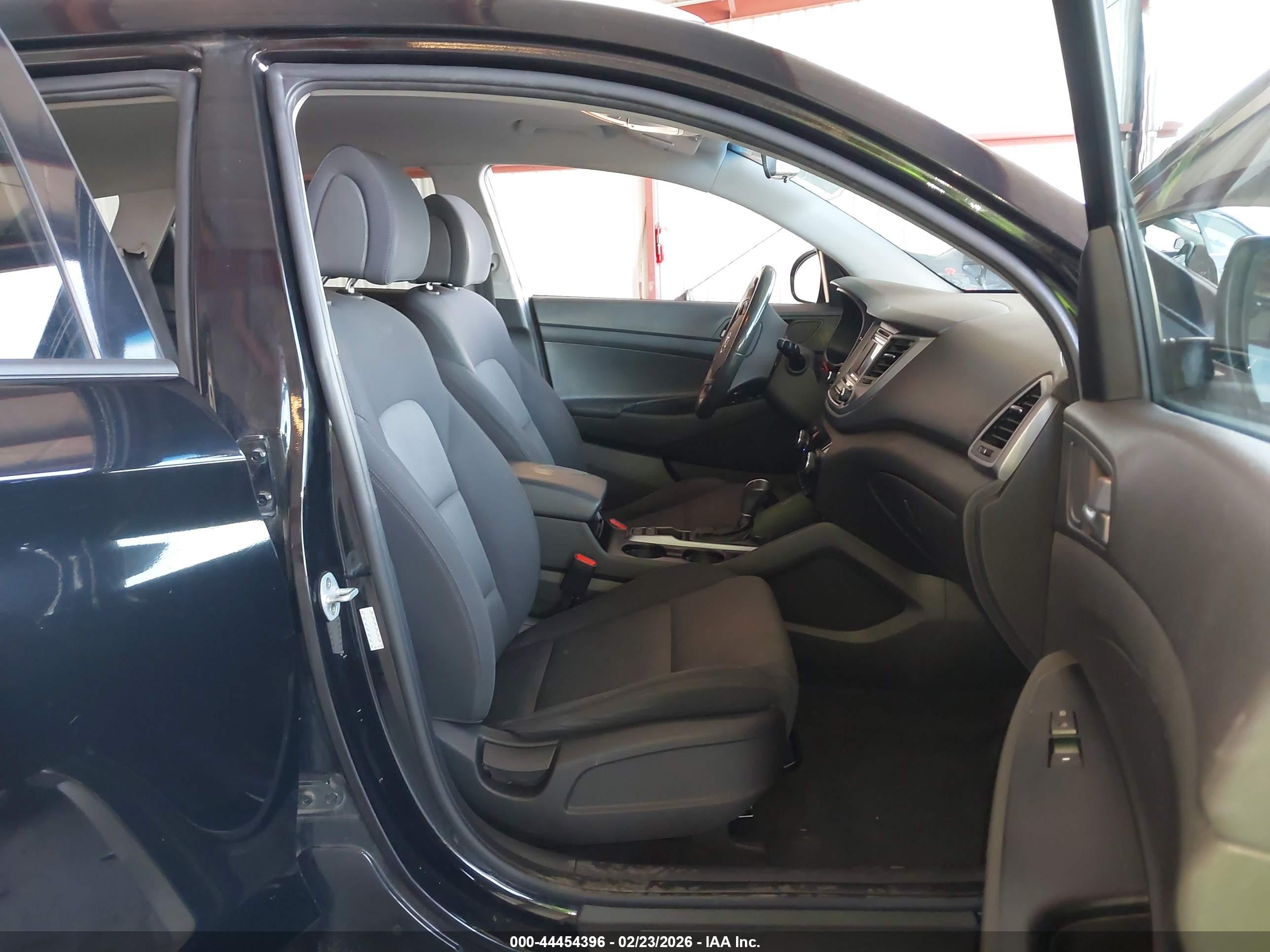 HYUNDAI TUCSON image 5