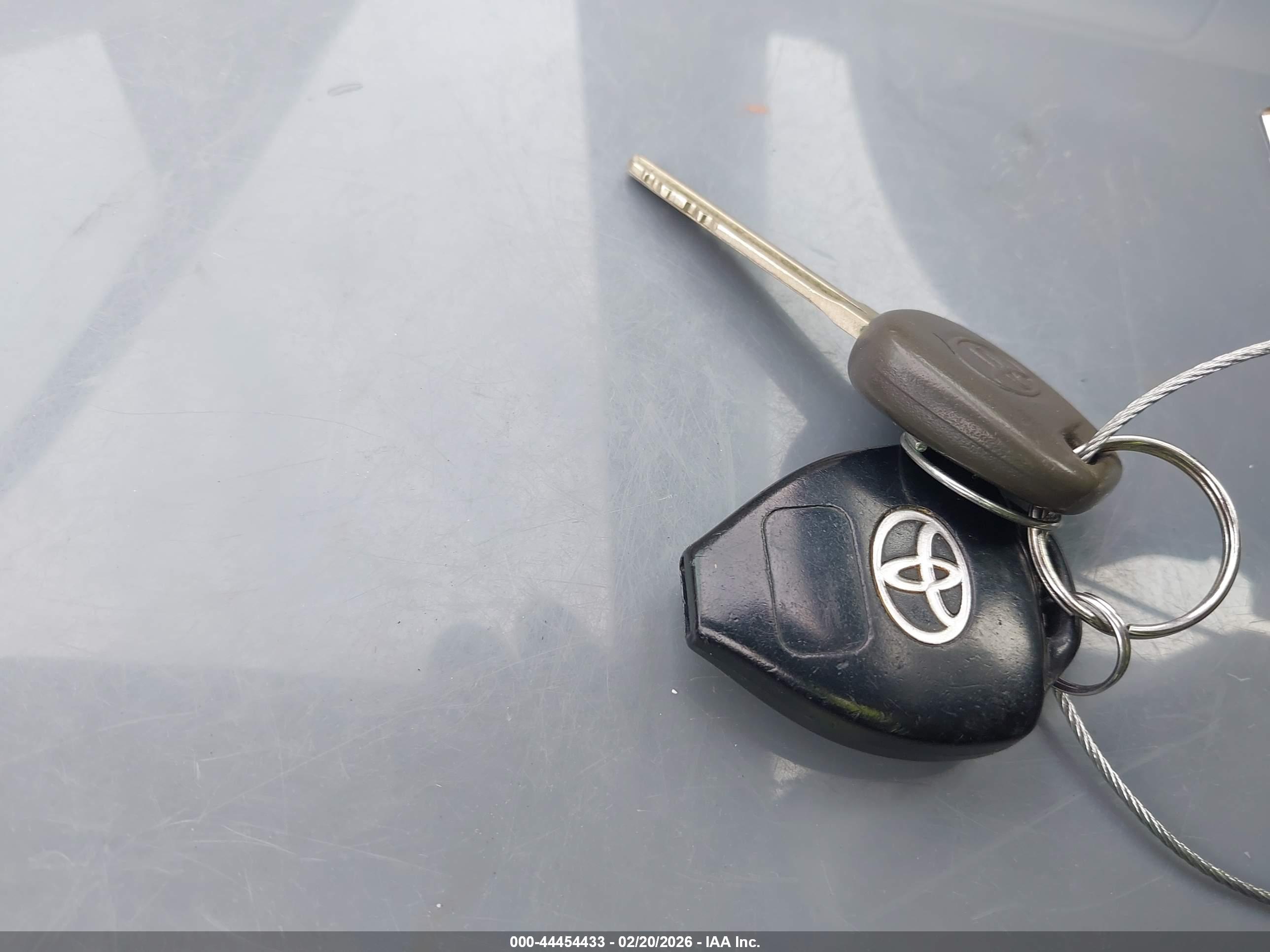 TOYOTA CAMRY image 11