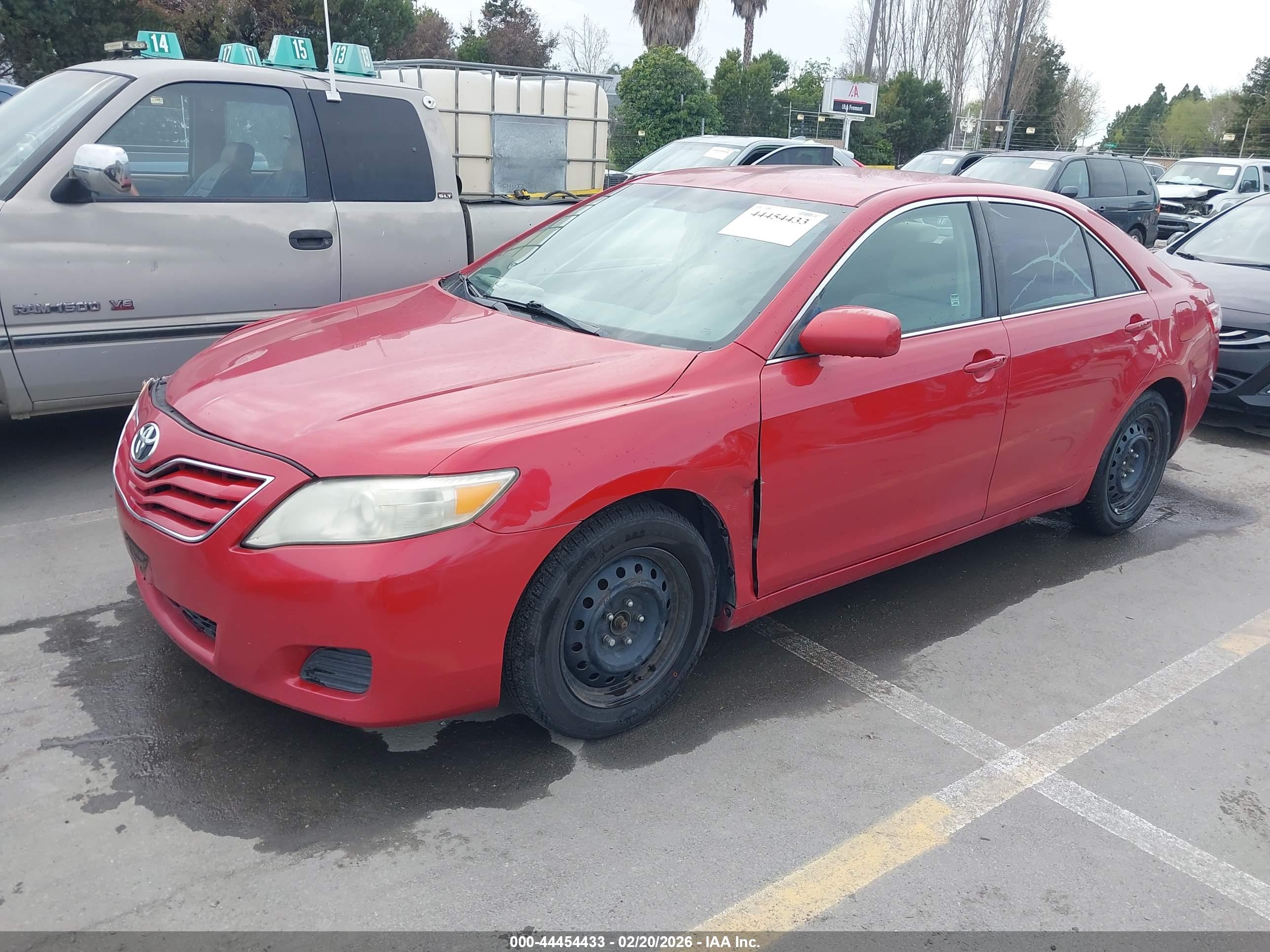 TOYOTA CAMRY image 2
