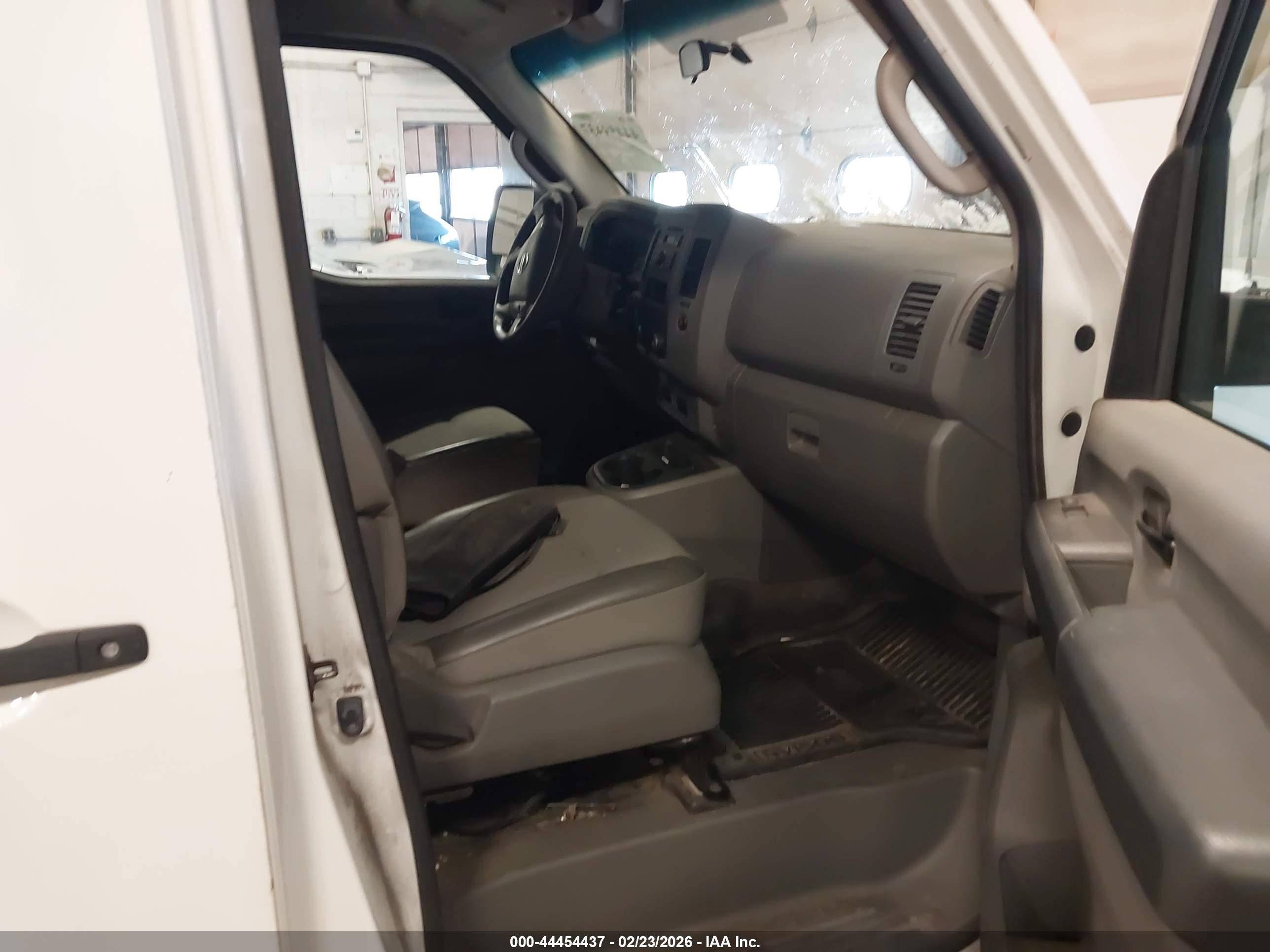 NISSAN NV image 5