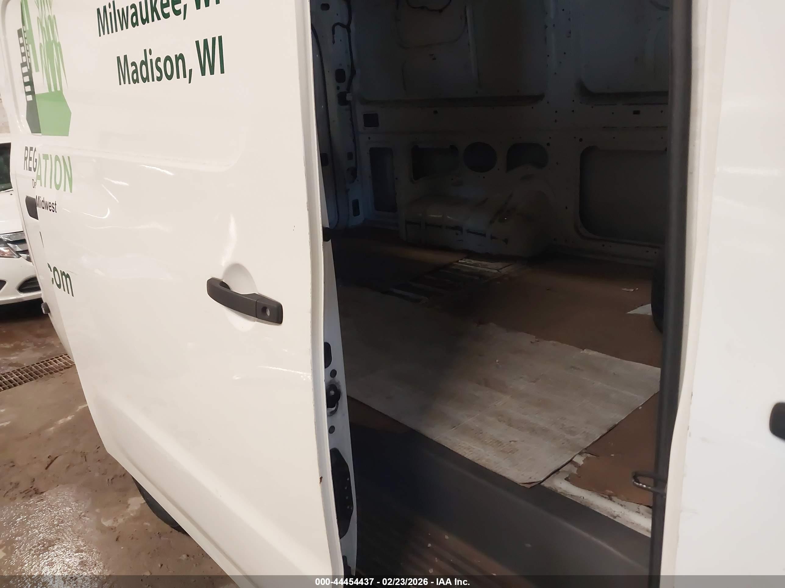 NISSAN NV image 8