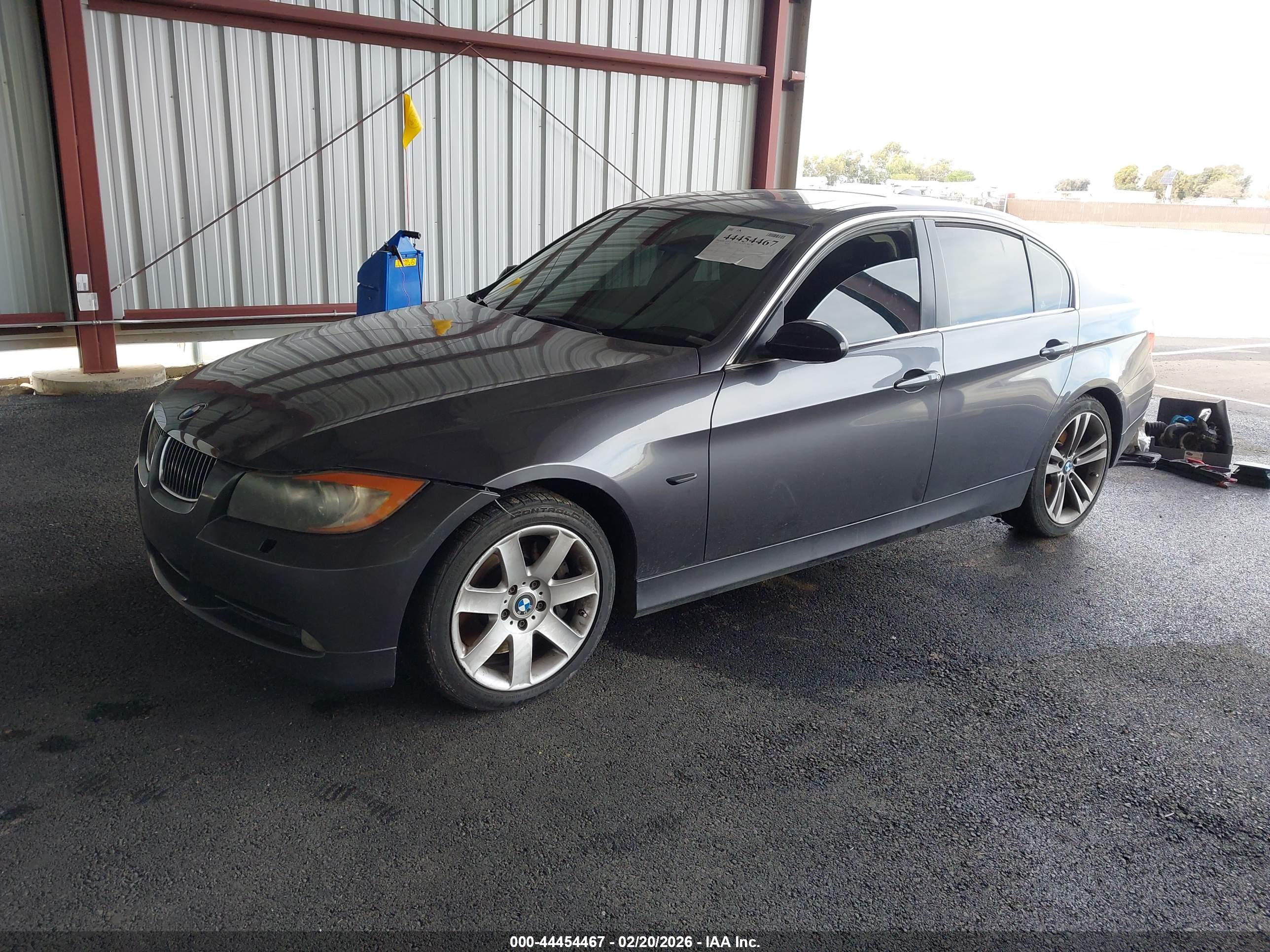 BMW 335XI image 2