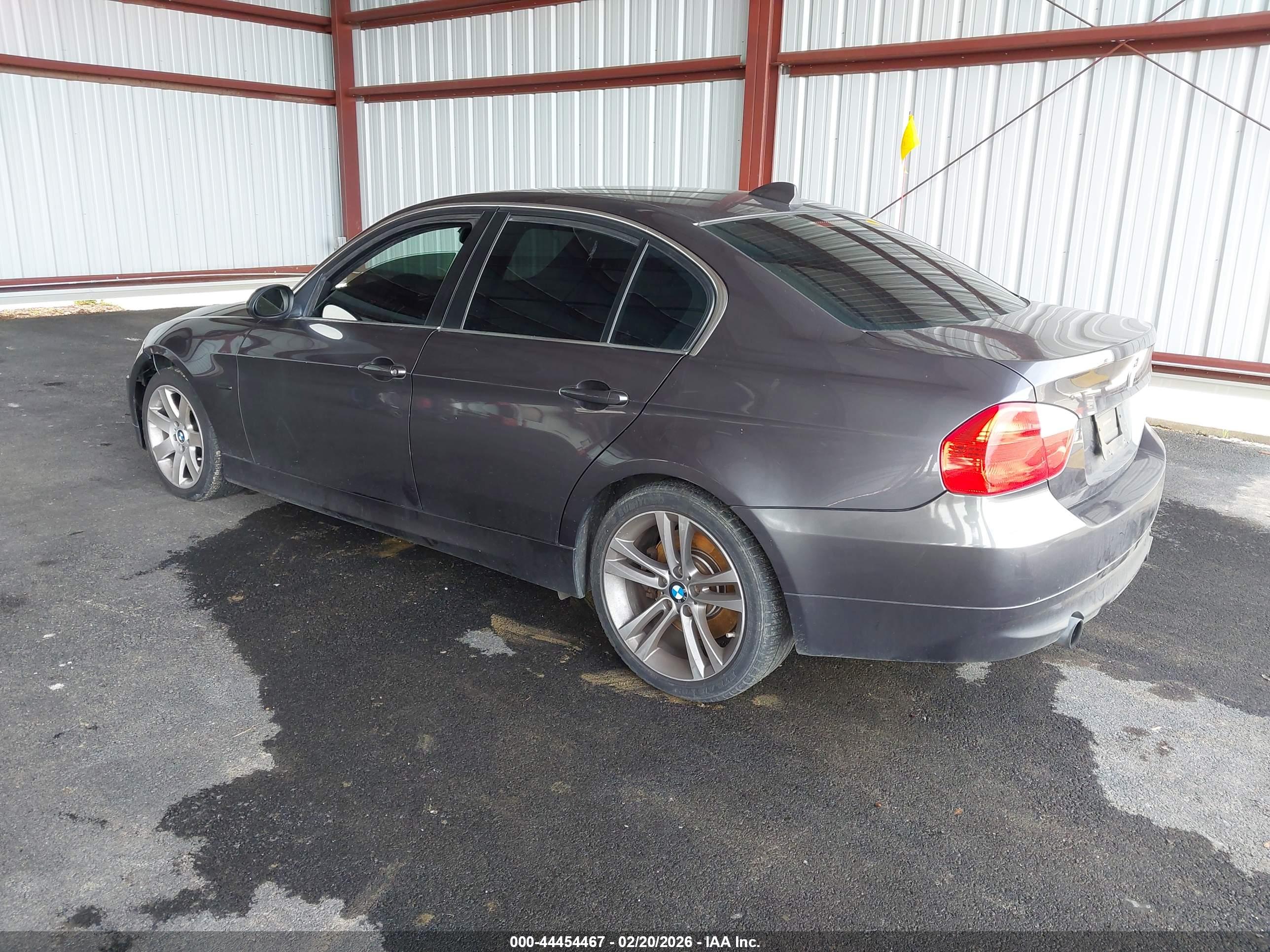 BMW 335XI image 3