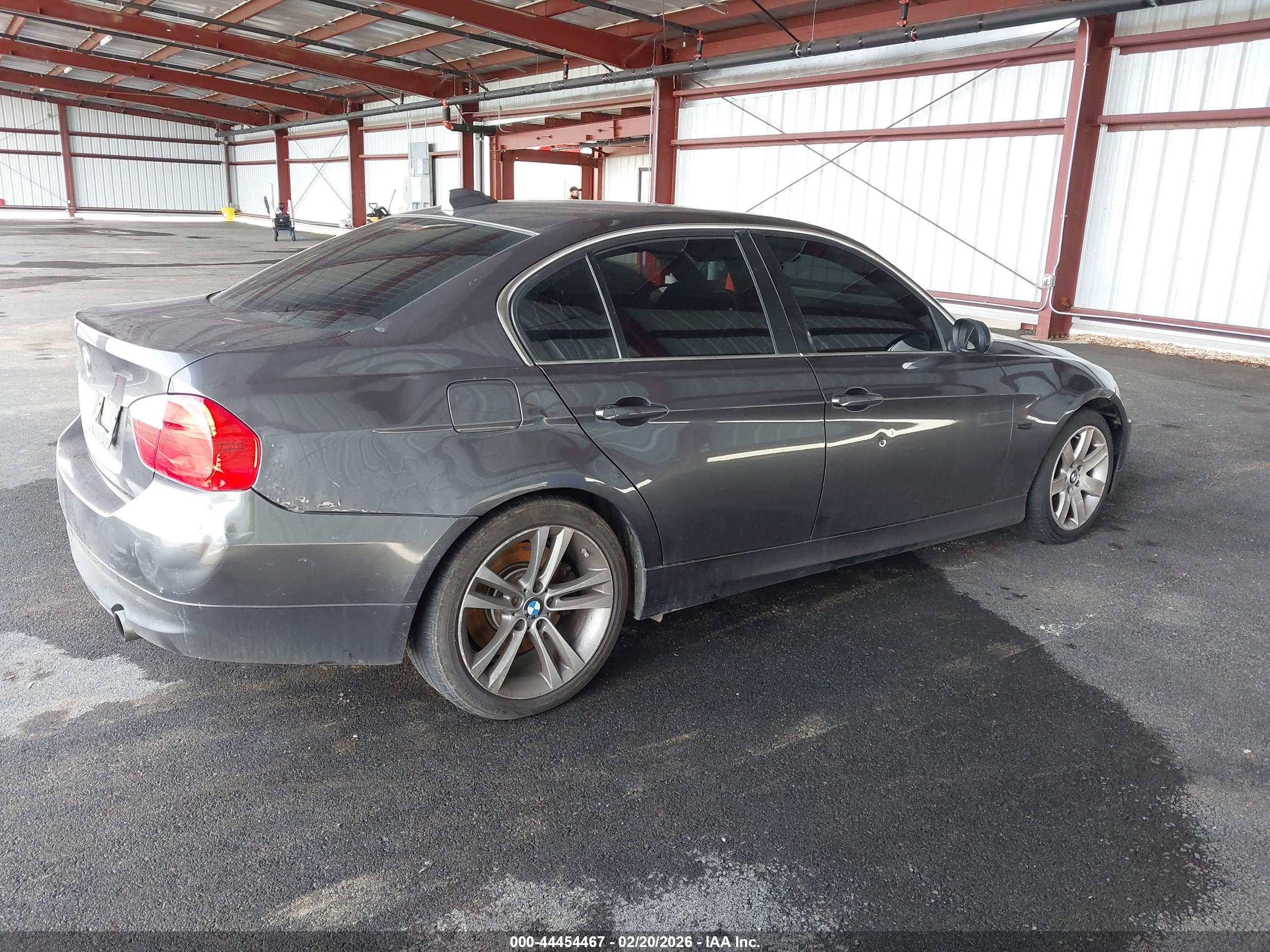 BMW 335XI image 4