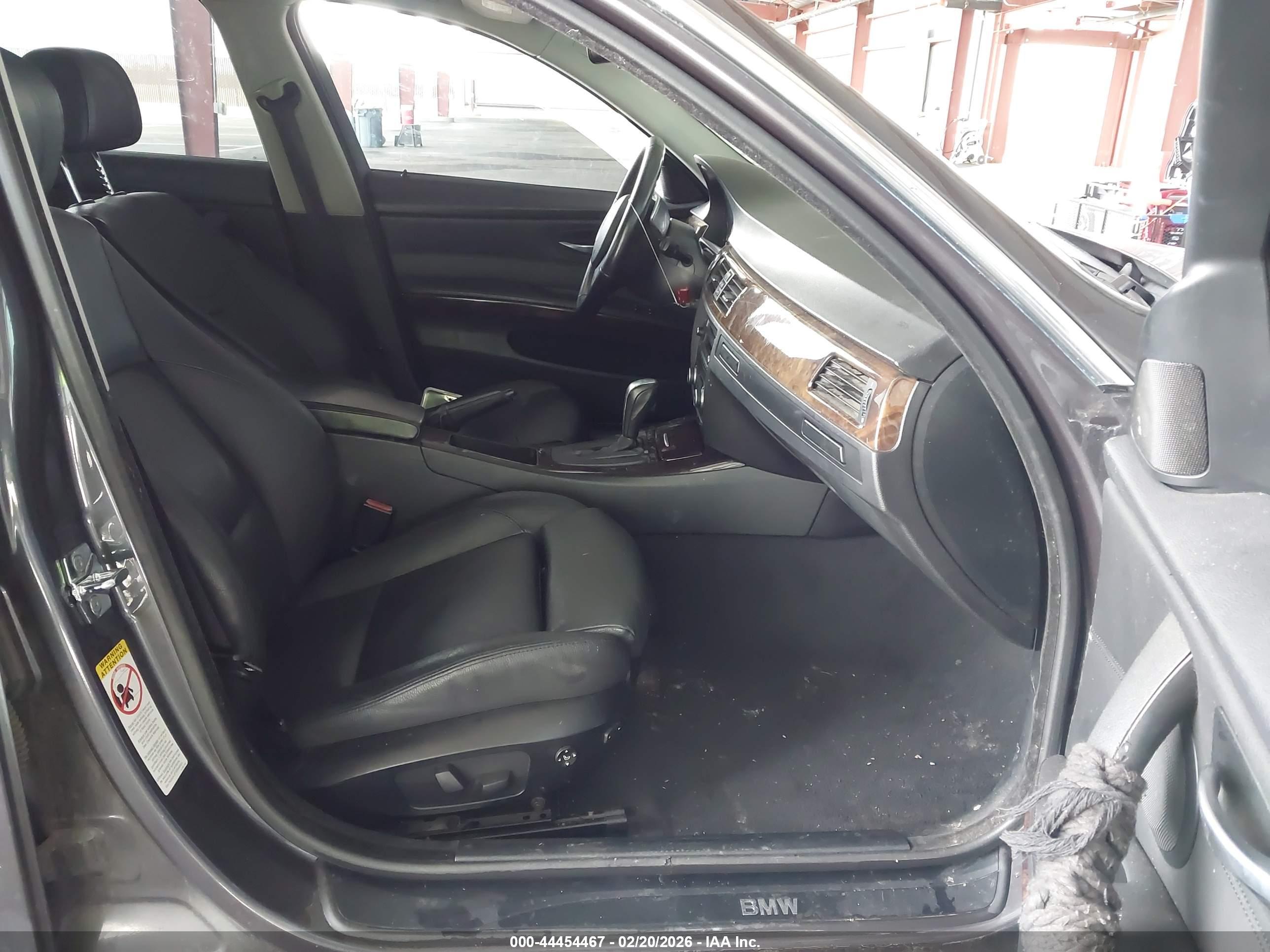 BMW 335XI image 5