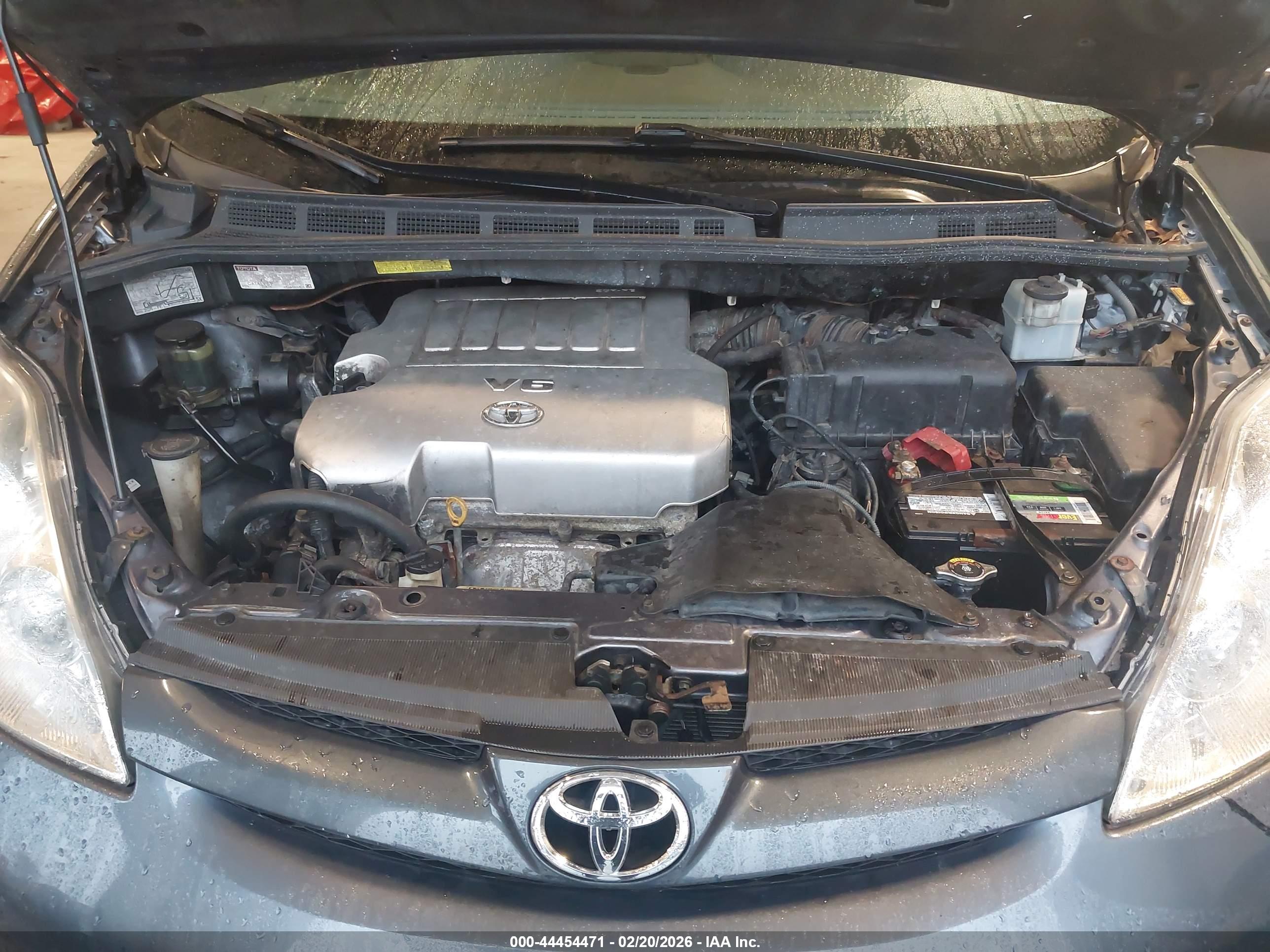 TOYOTA SIENNA image 10