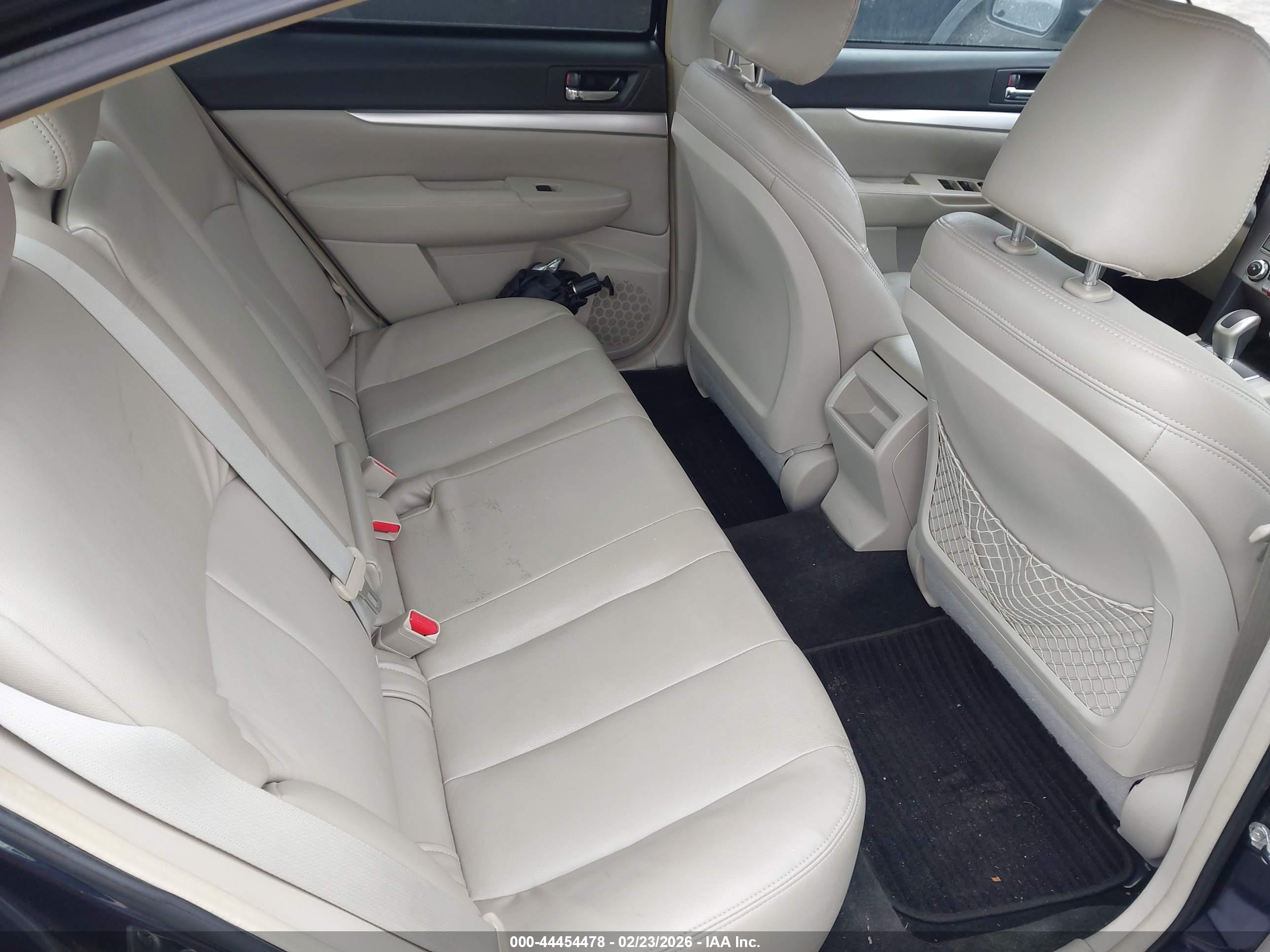 SUBARU LEGACY image 8