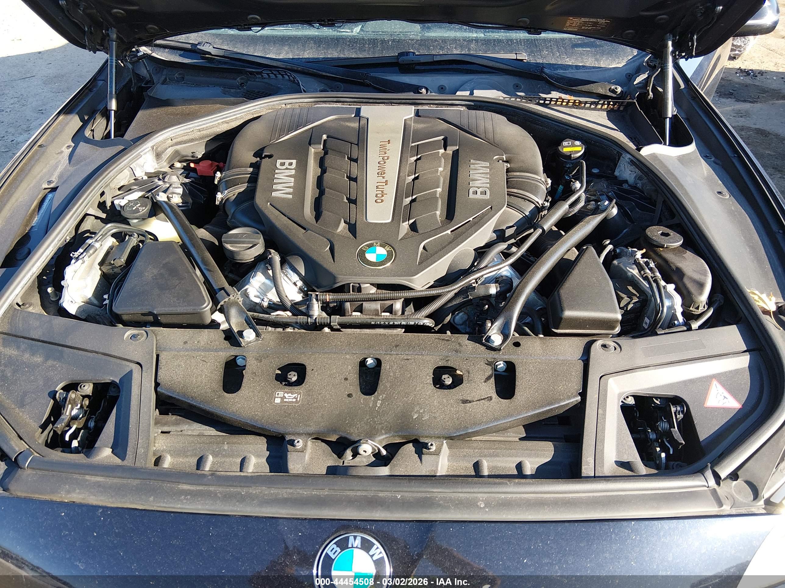 BMW 550I image 10