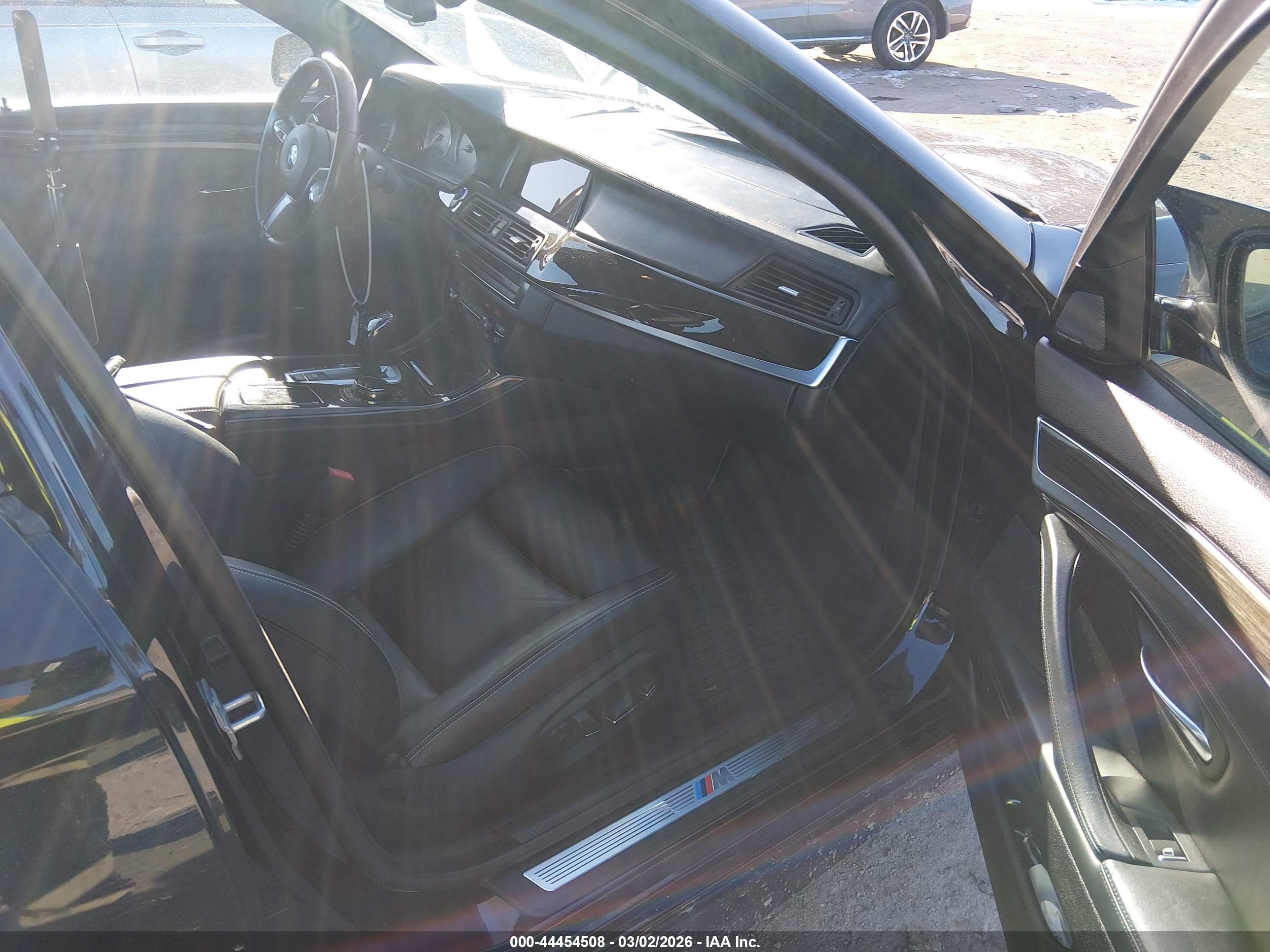 BMW 550I image 5