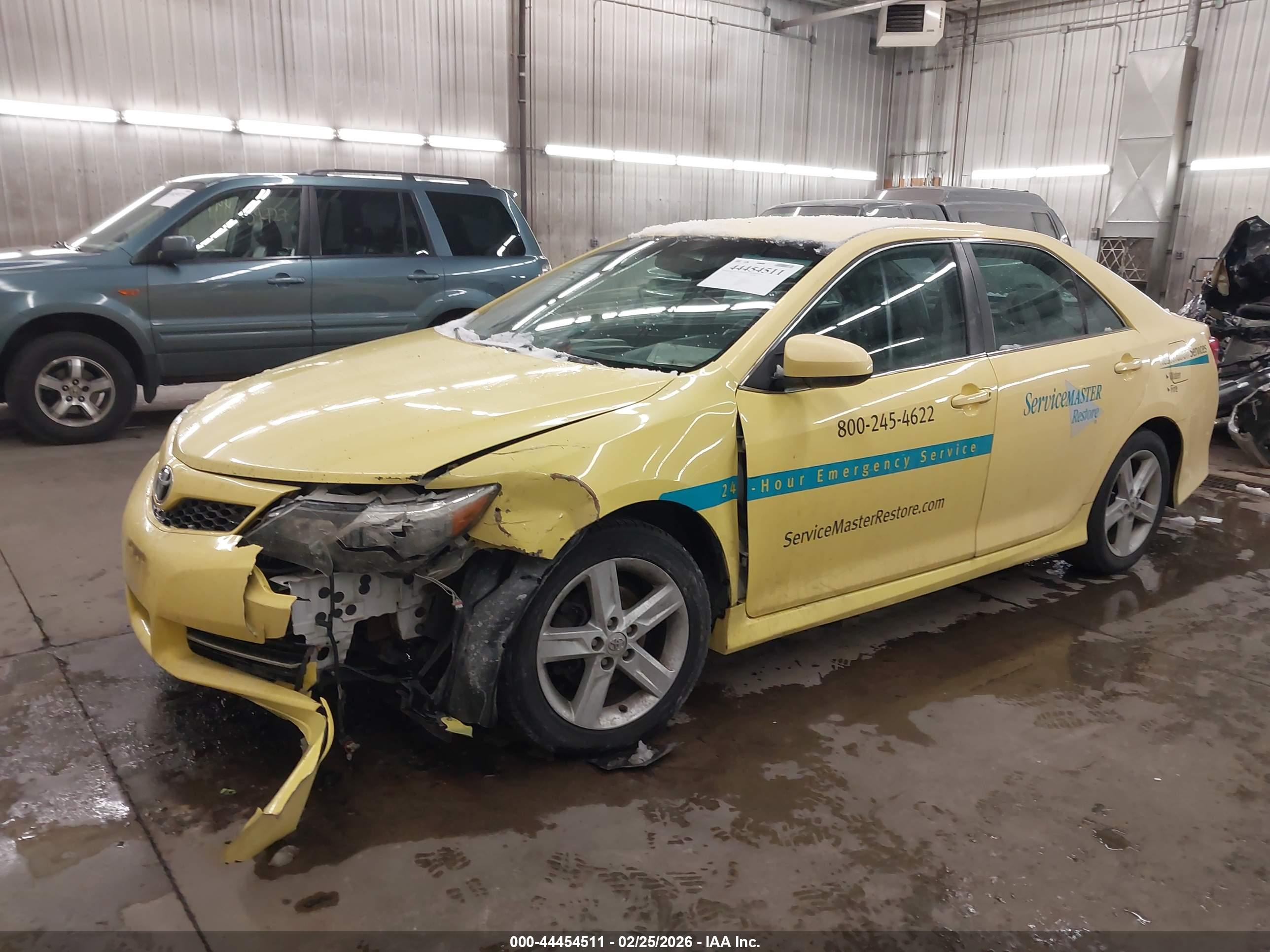 TOYOTA CAMRY image 2