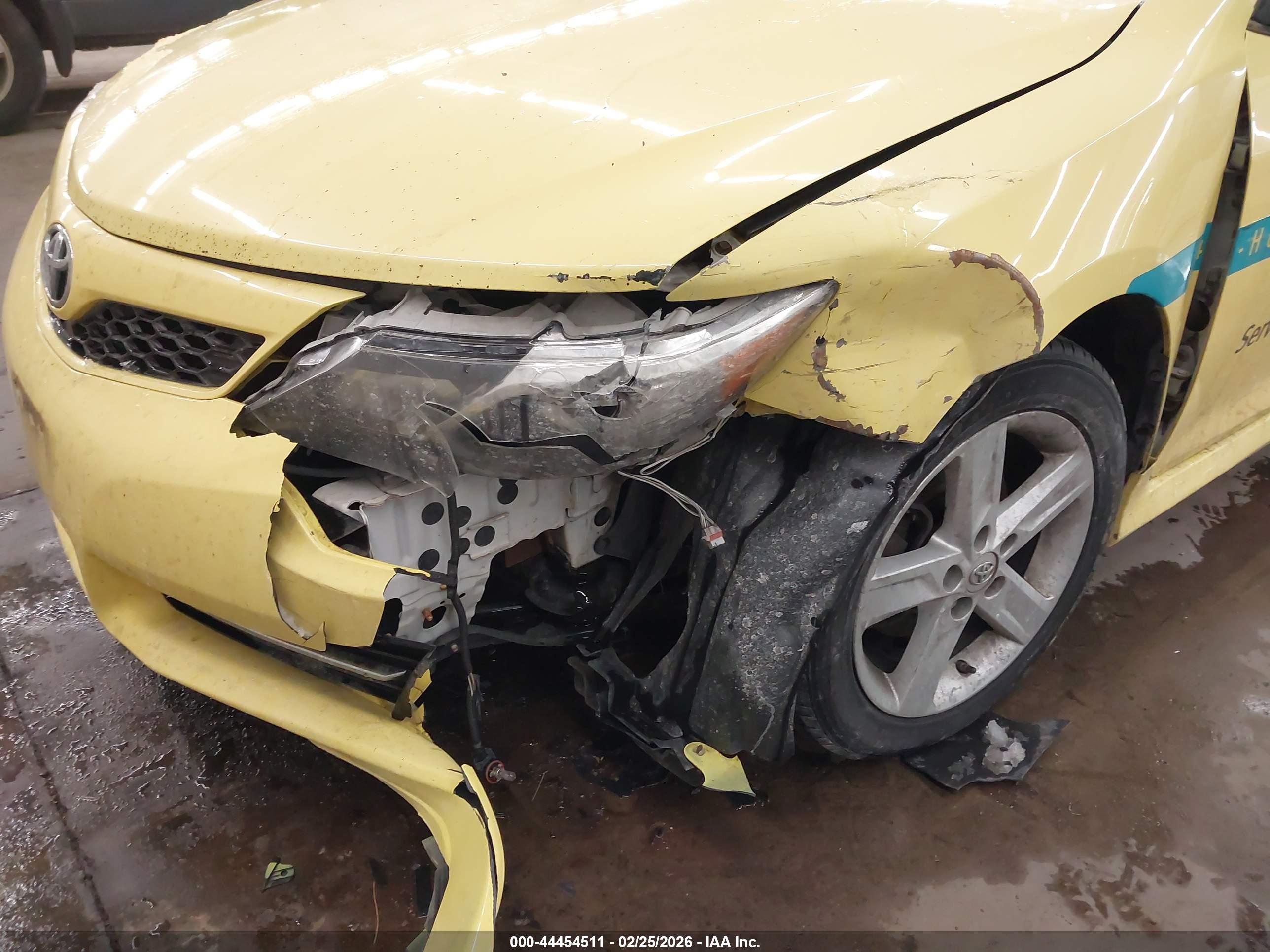 TOYOTA CAMRY image 6