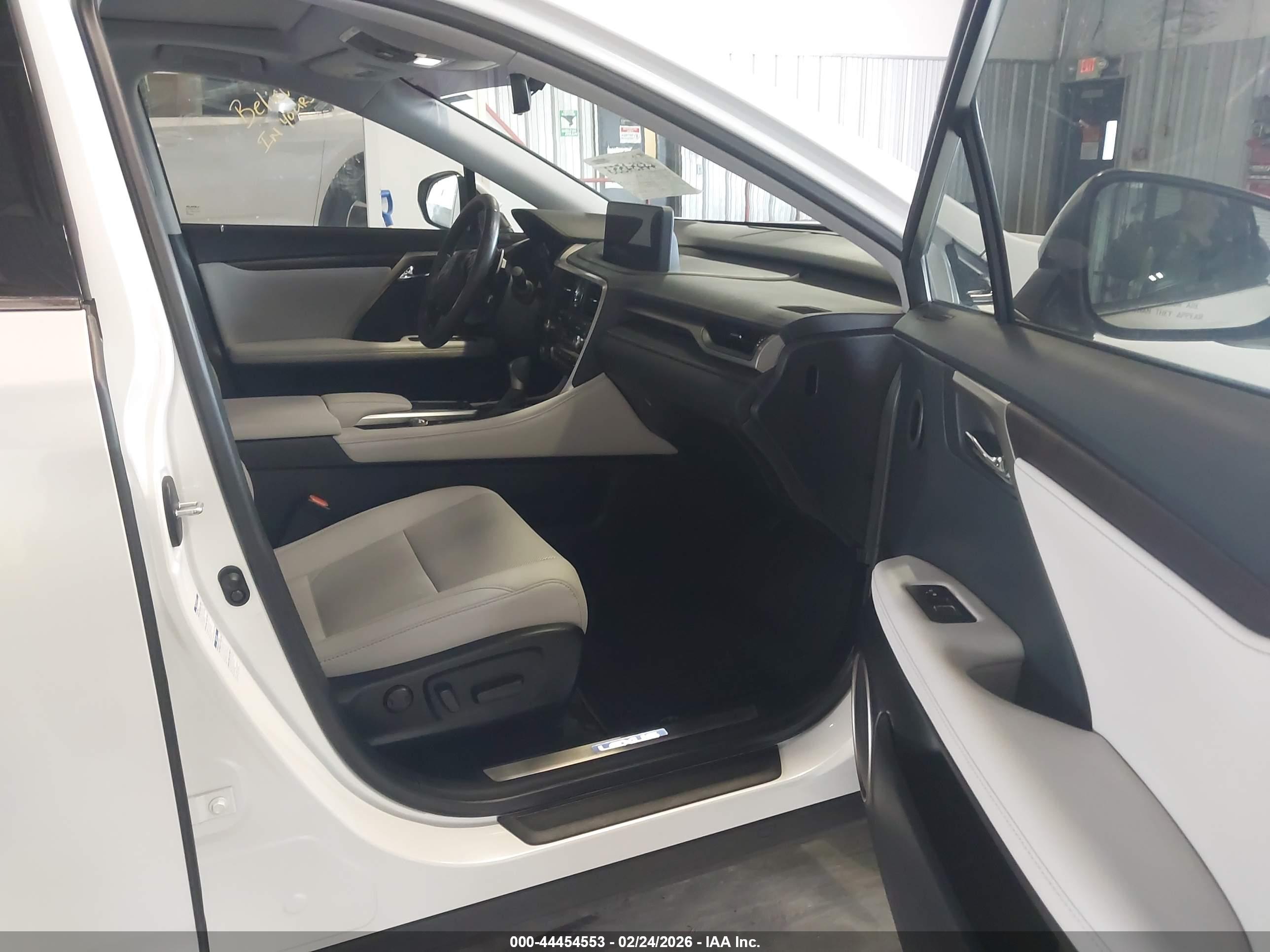 LEXUS RX image 5