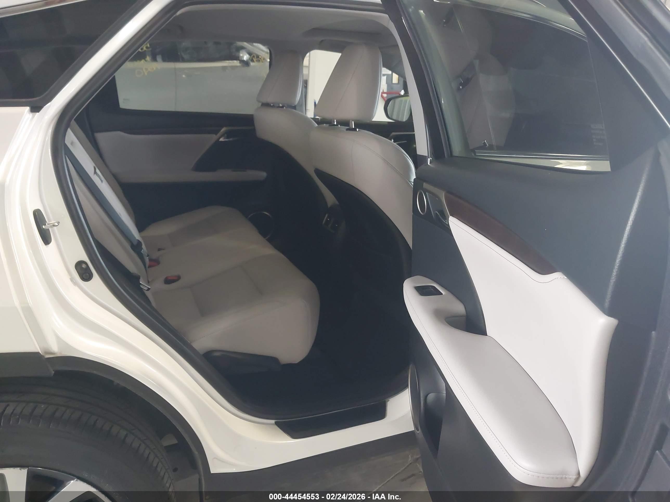 LEXUS RX image 8