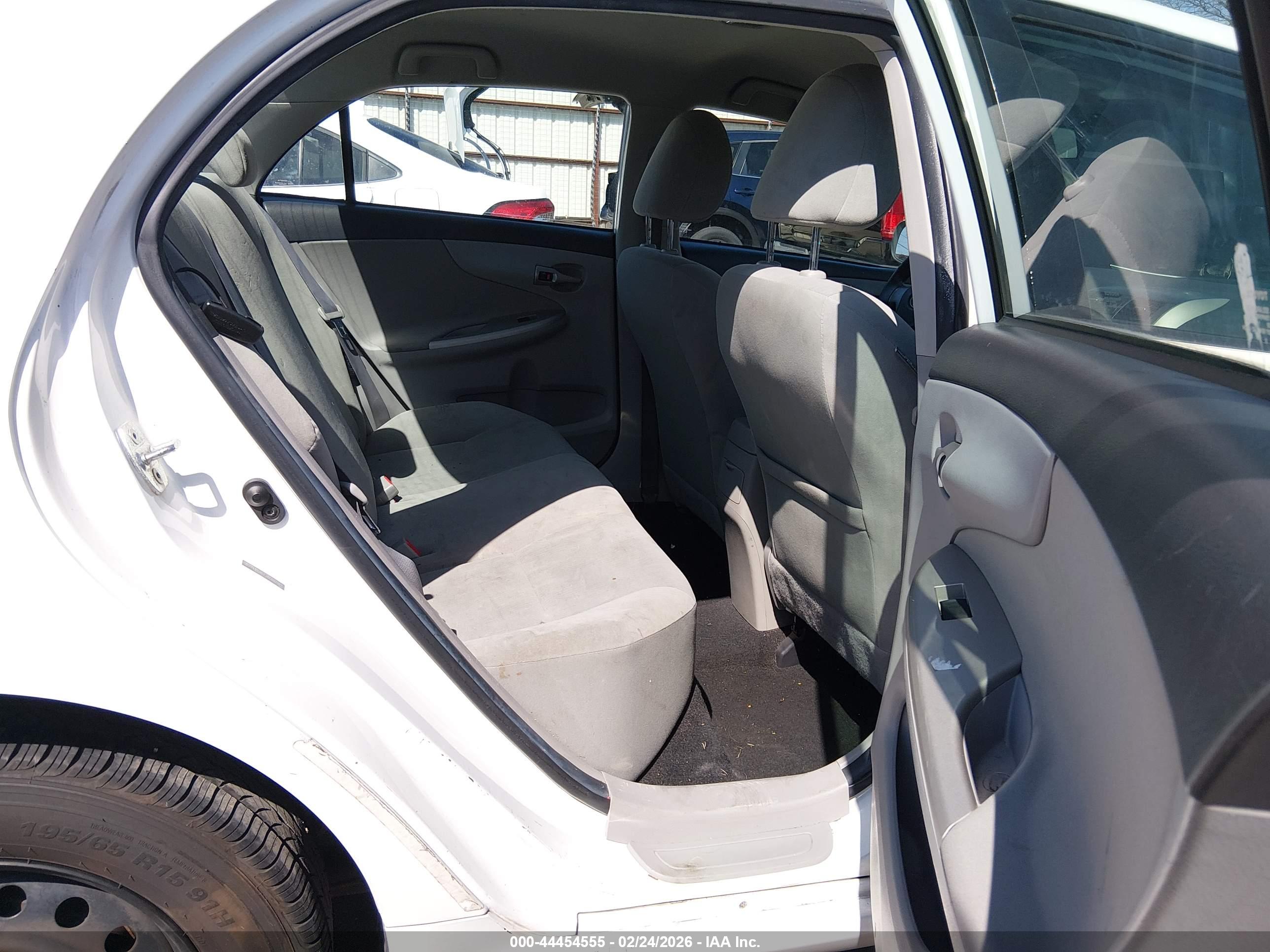 TOYOTA COROLLA image 8