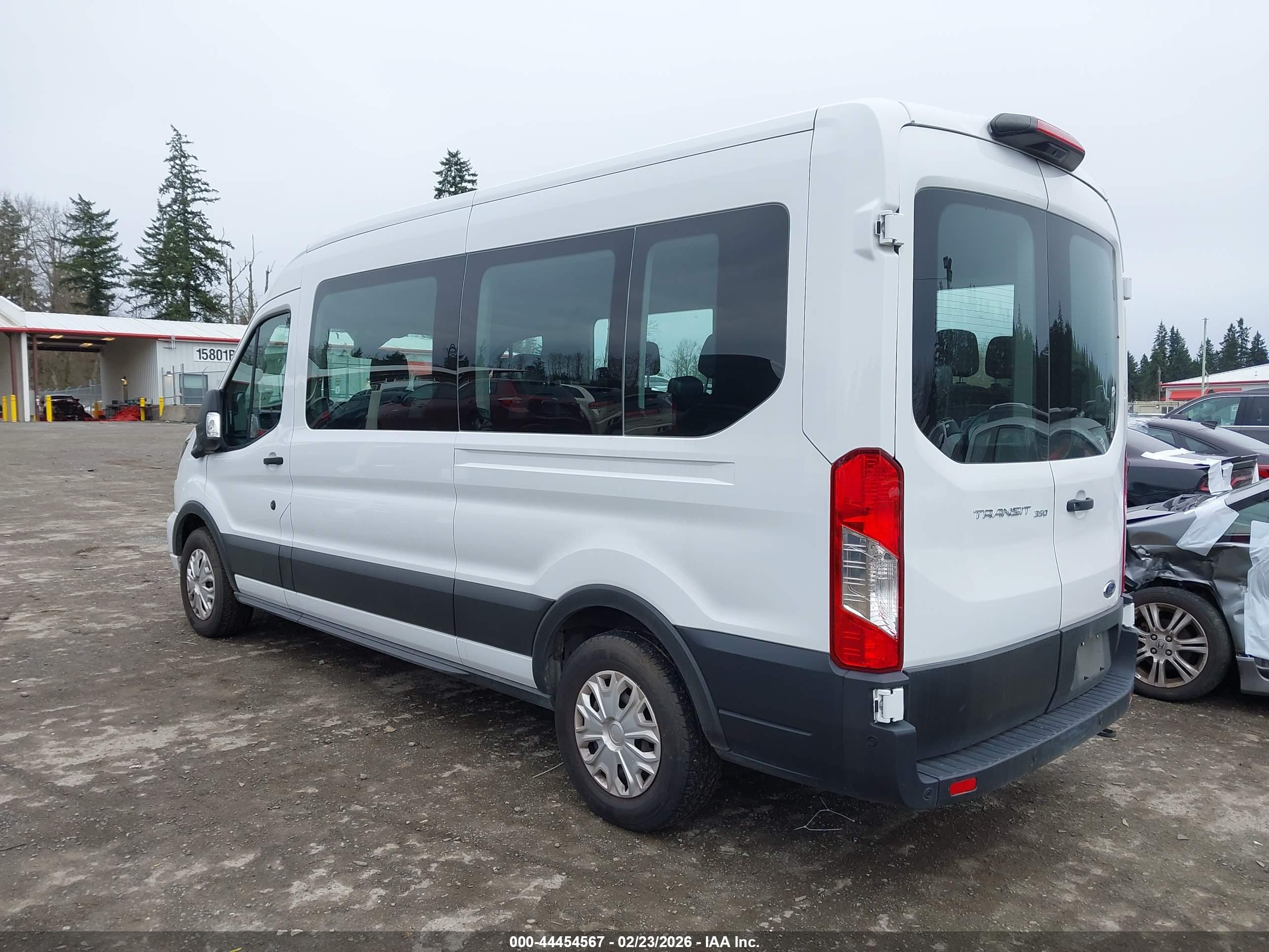 FORD TRANSIT-350 image 3