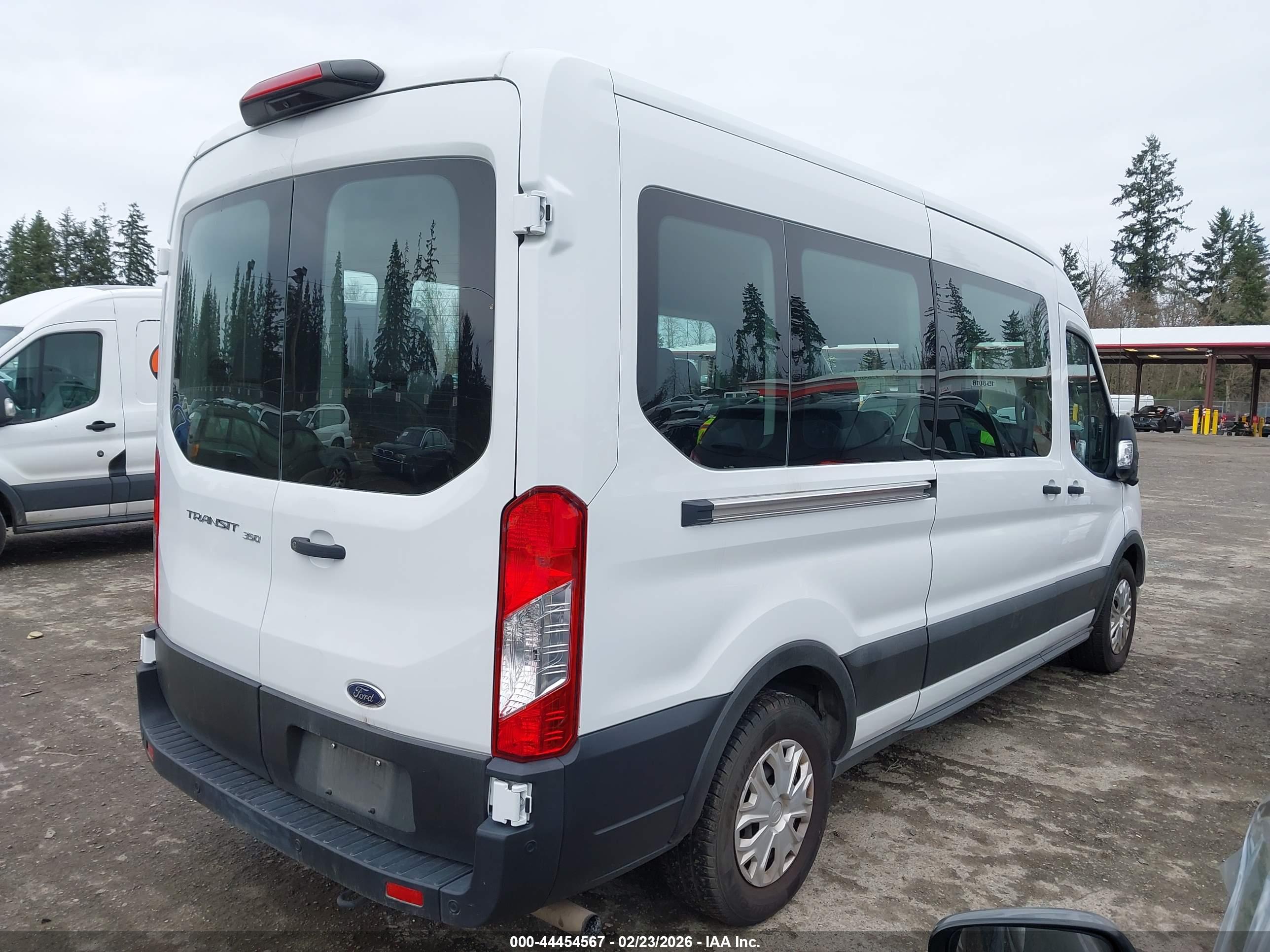 FORD TRANSIT-350 image 4