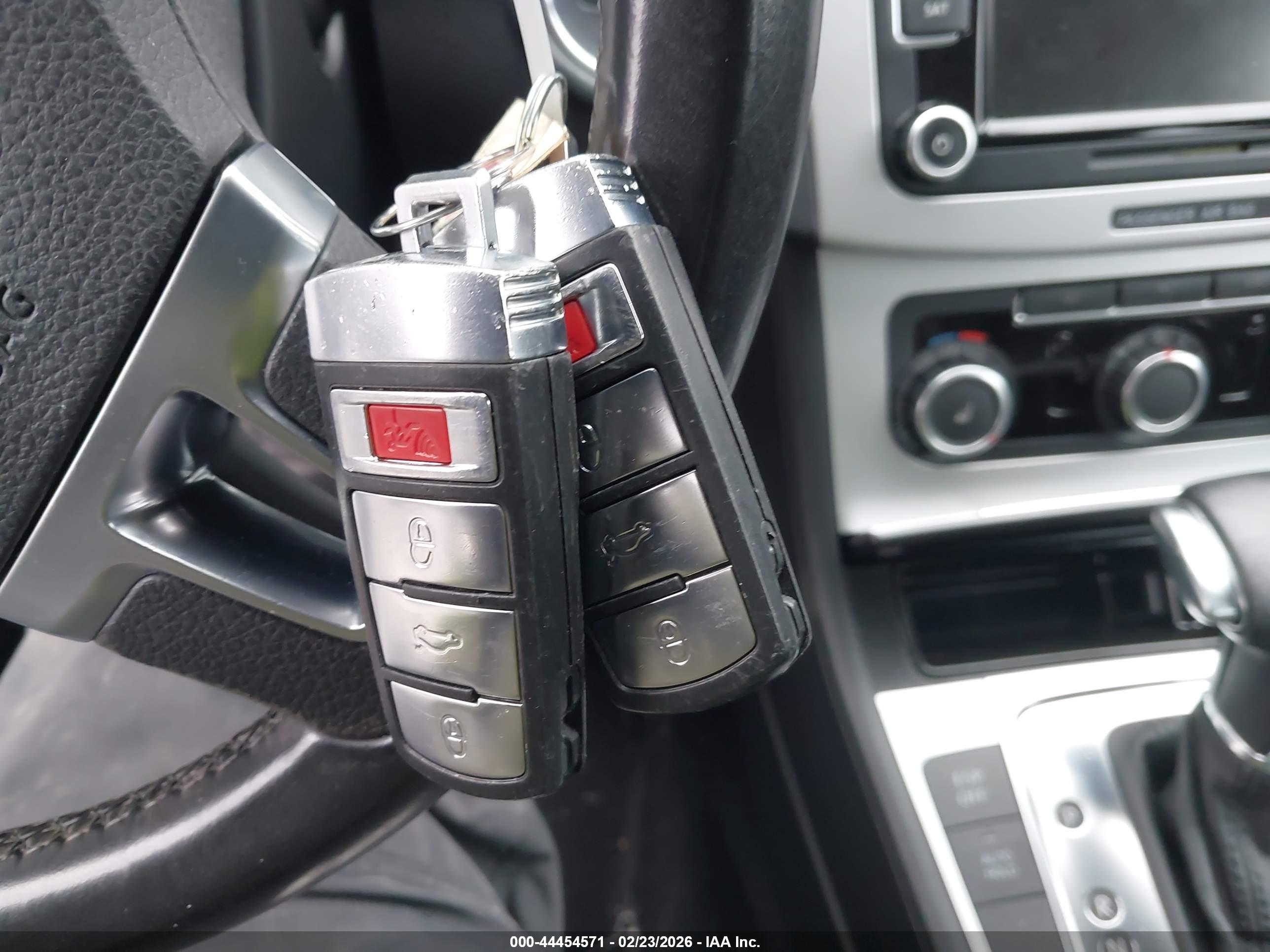VOLKSWAGEN CC image 11