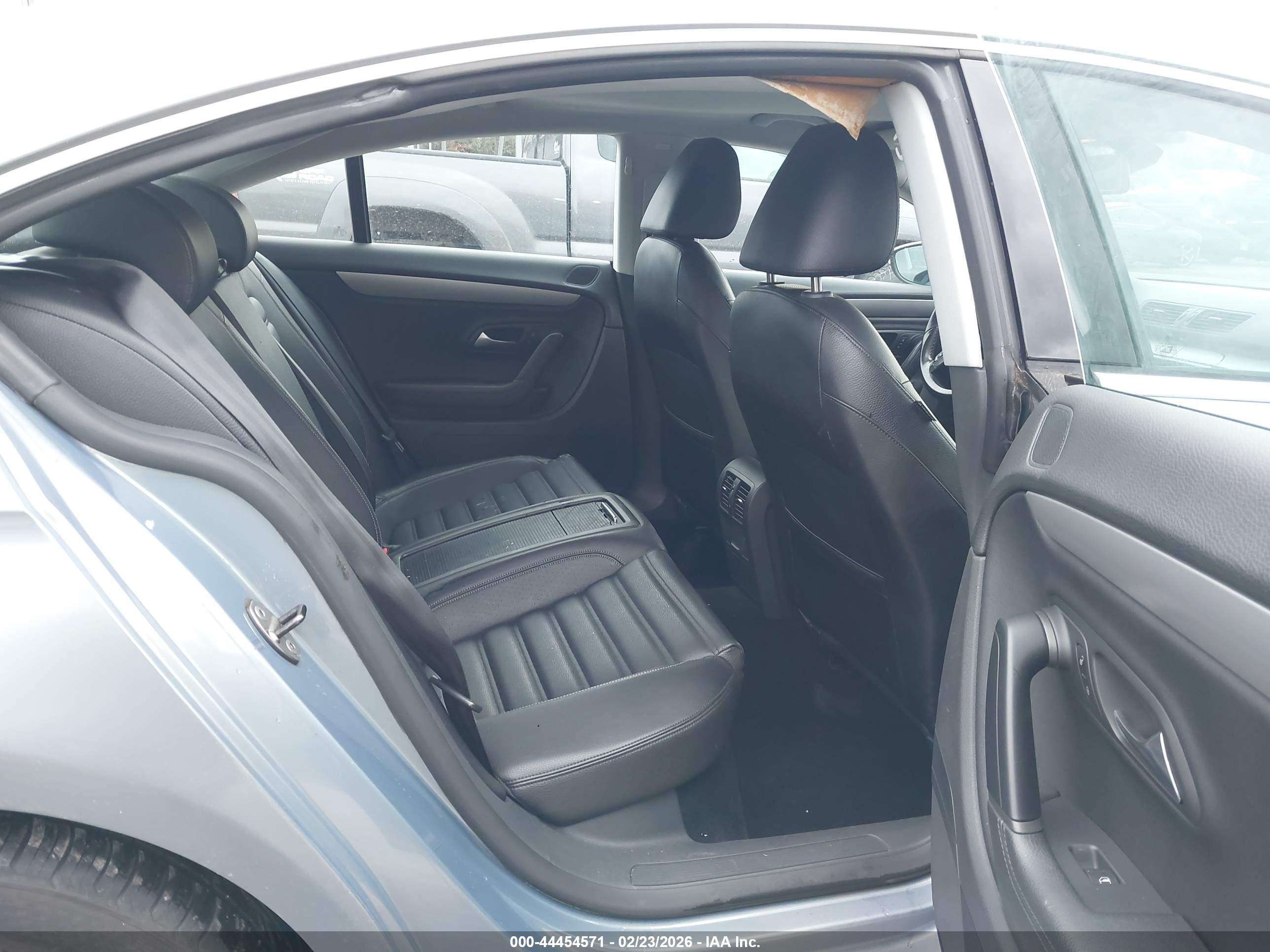 VOLKSWAGEN CC image 8