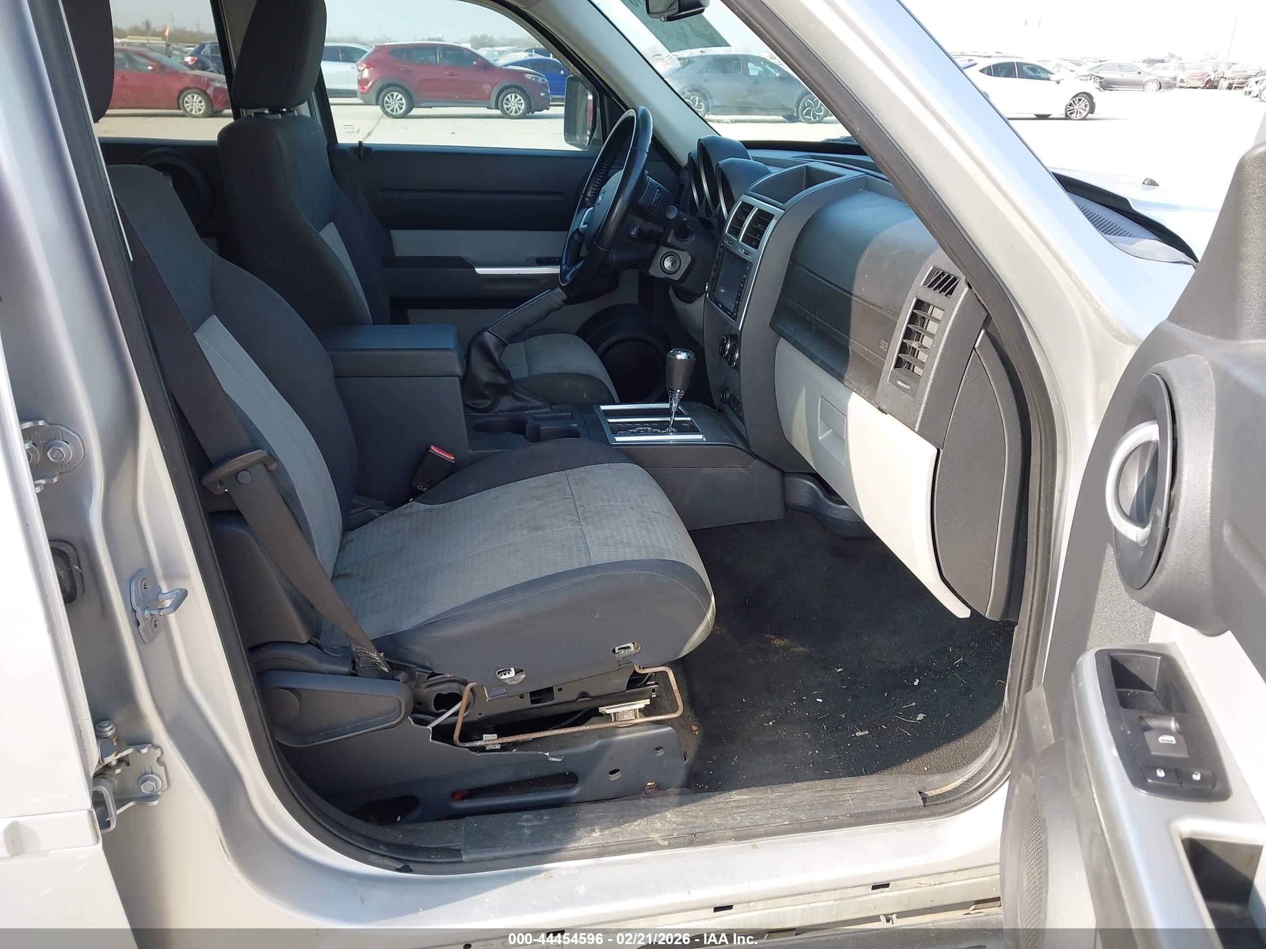 DODGE NITRO image 5