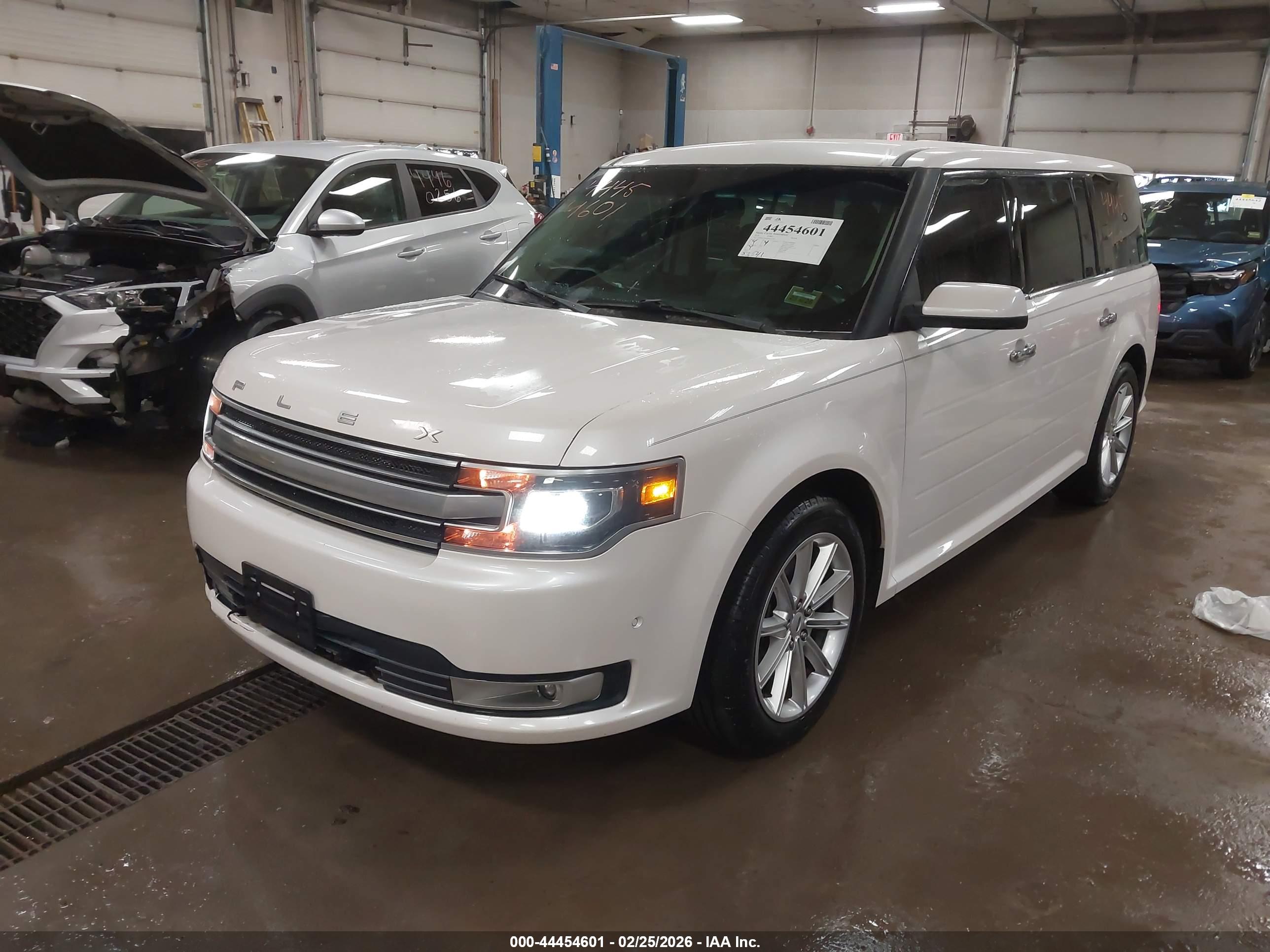 FORD FLEX image 2