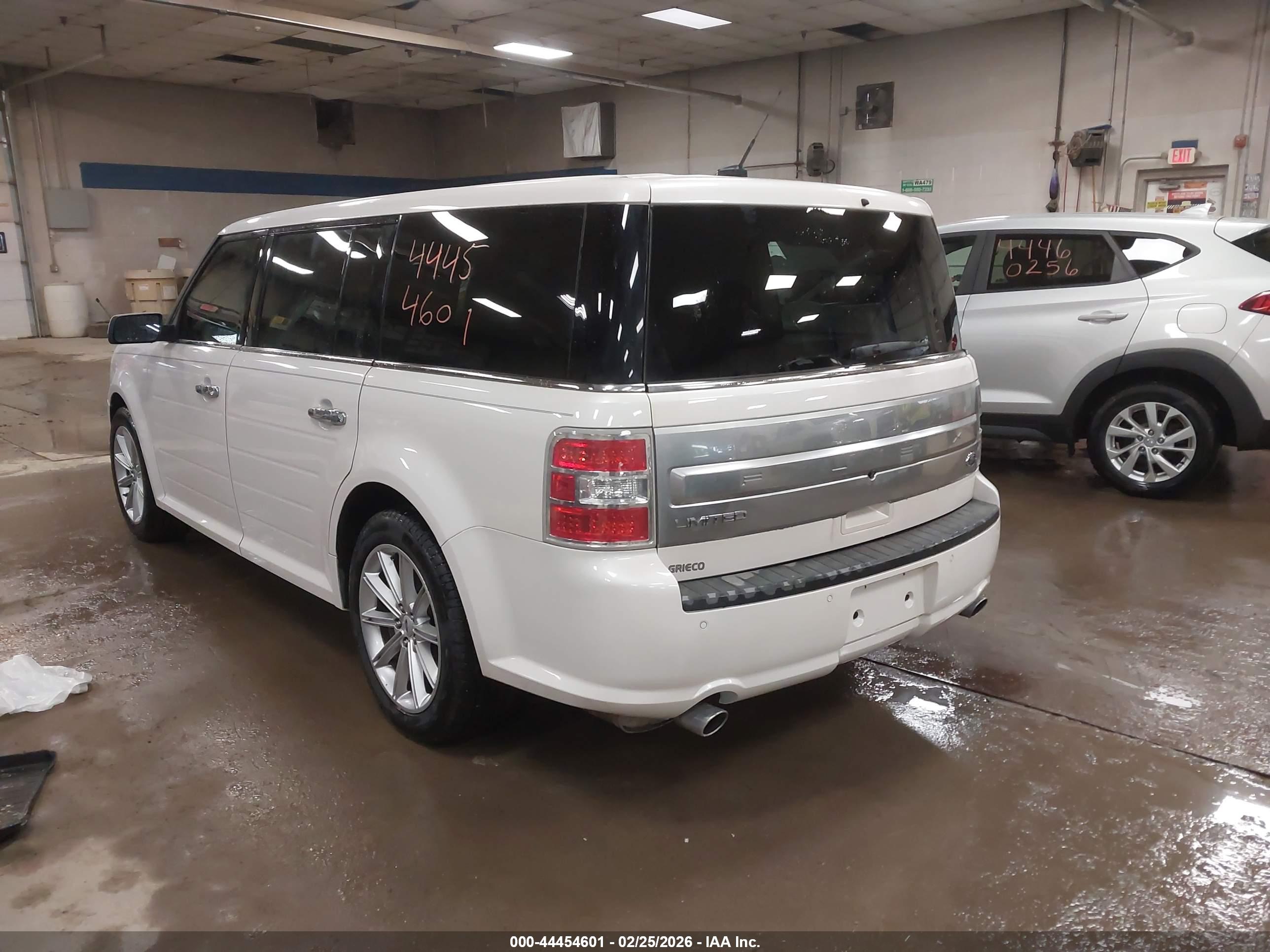 FORD FLEX image 3
