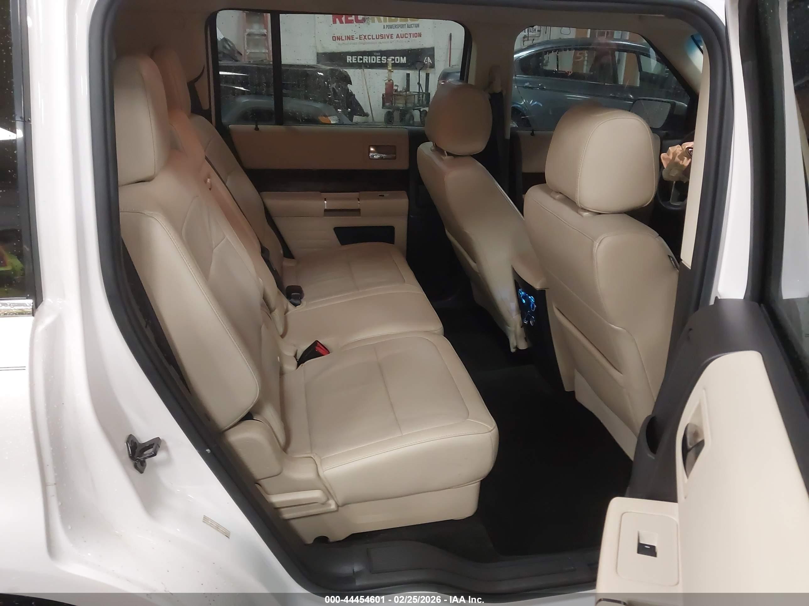 FORD FLEX image 8
