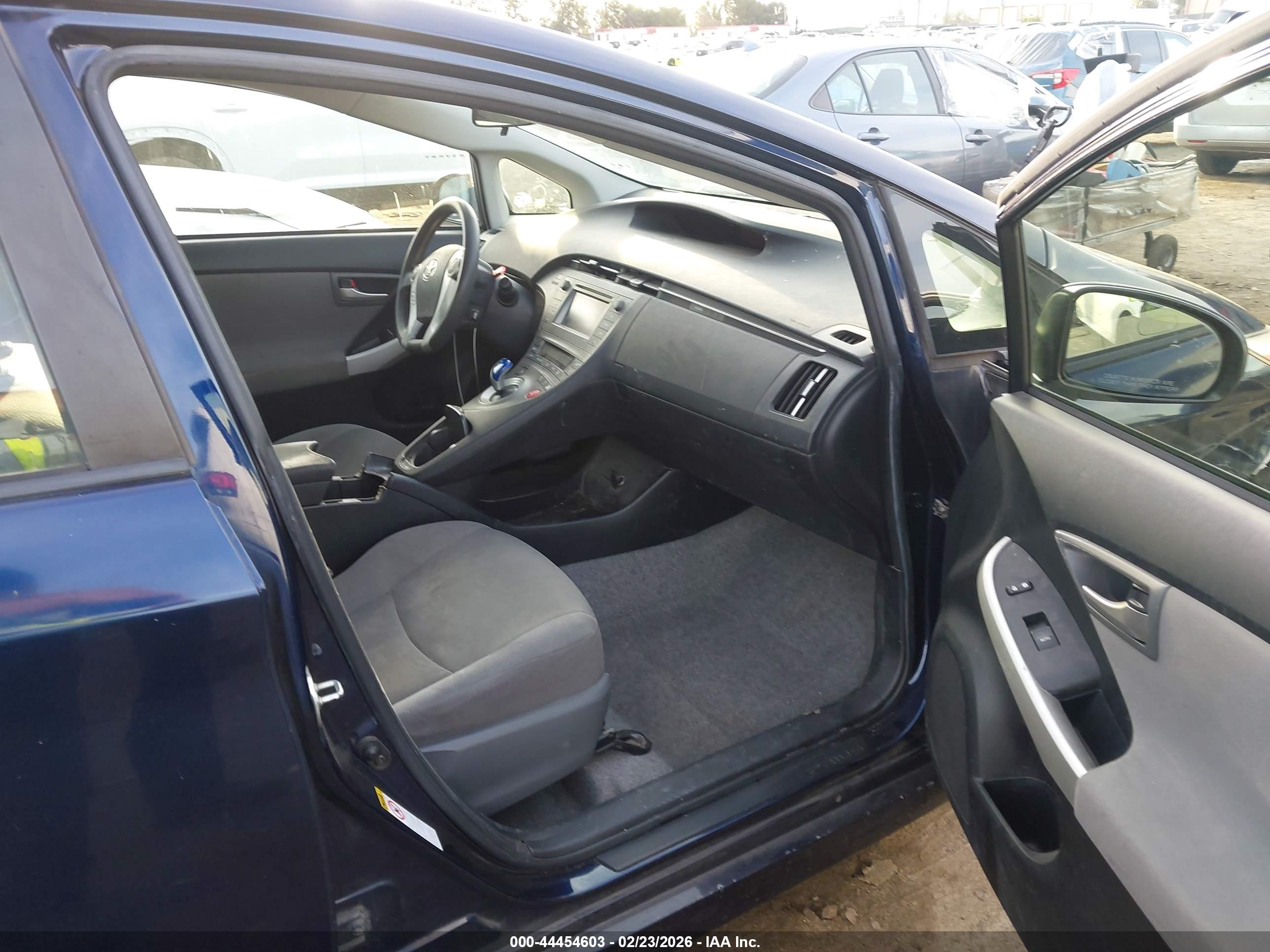 TOYOTA PRIUS image 5