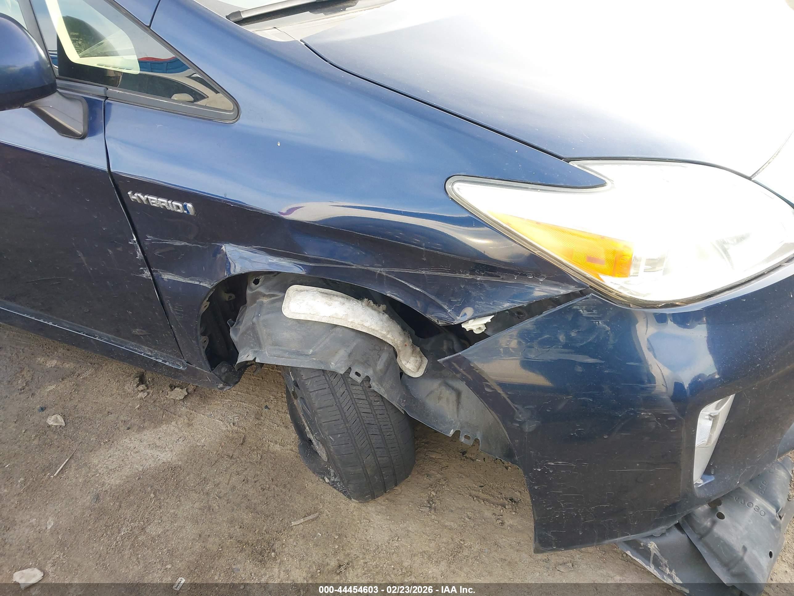 TOYOTA PRIUS image 6