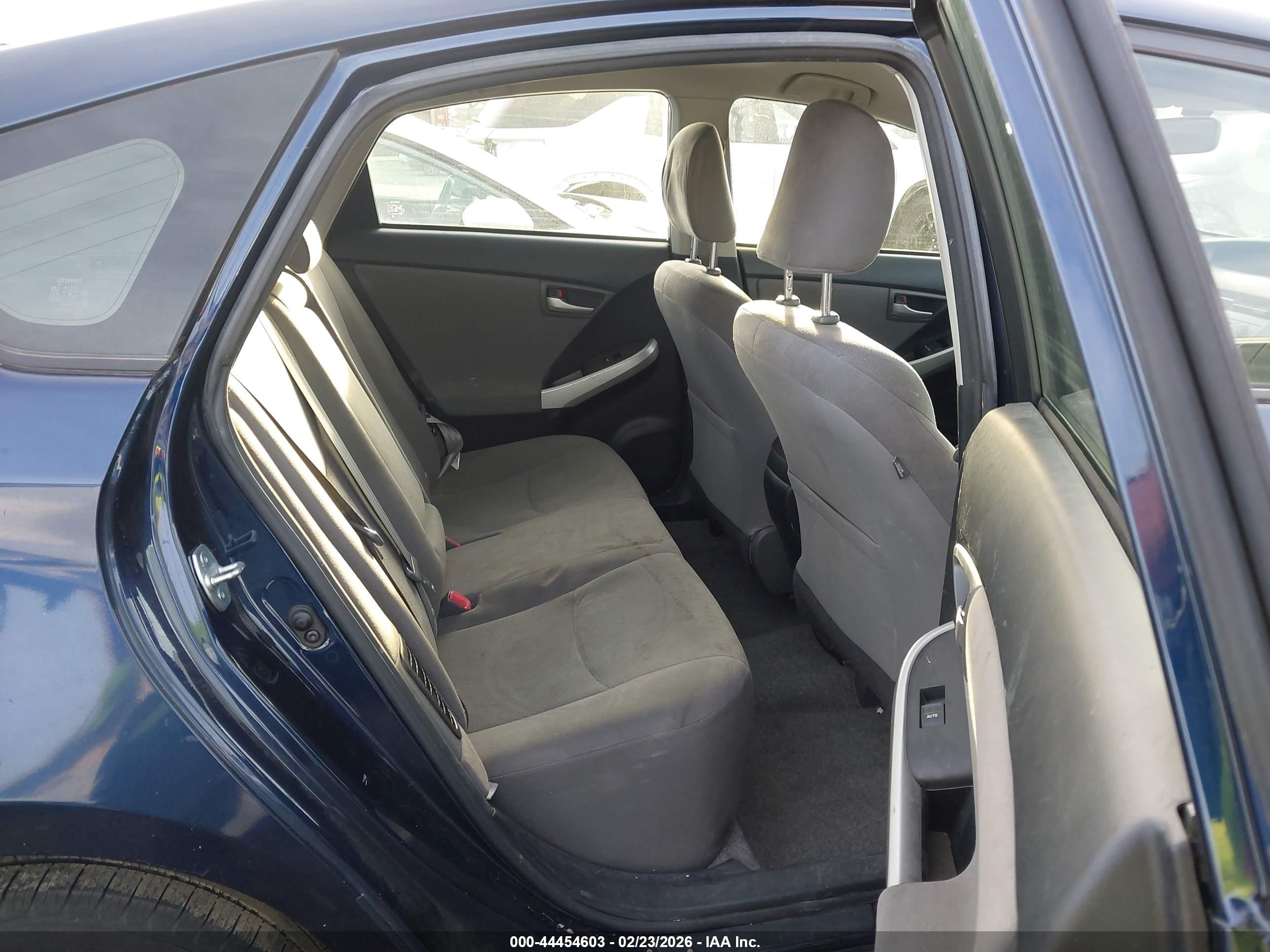 TOYOTA PRIUS image 8