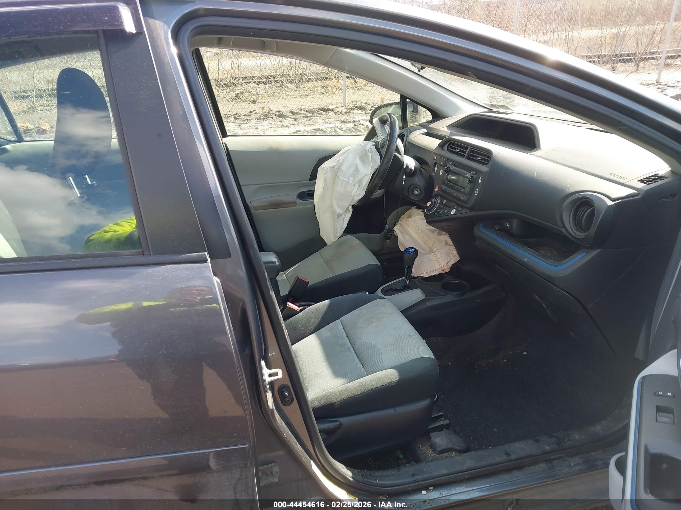 TOYOTA PRIUS image 5