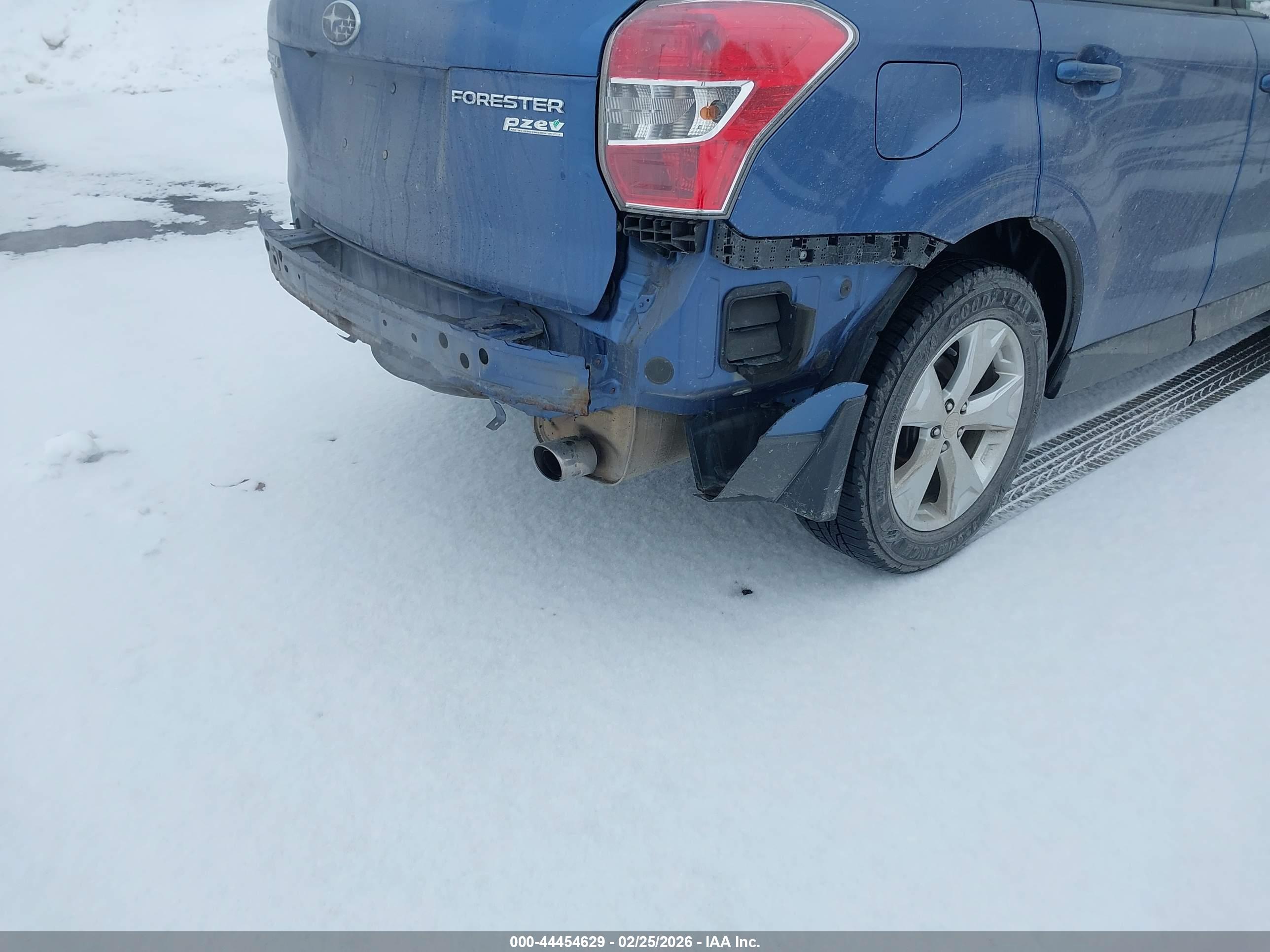 SUBARU FORESTER image 6