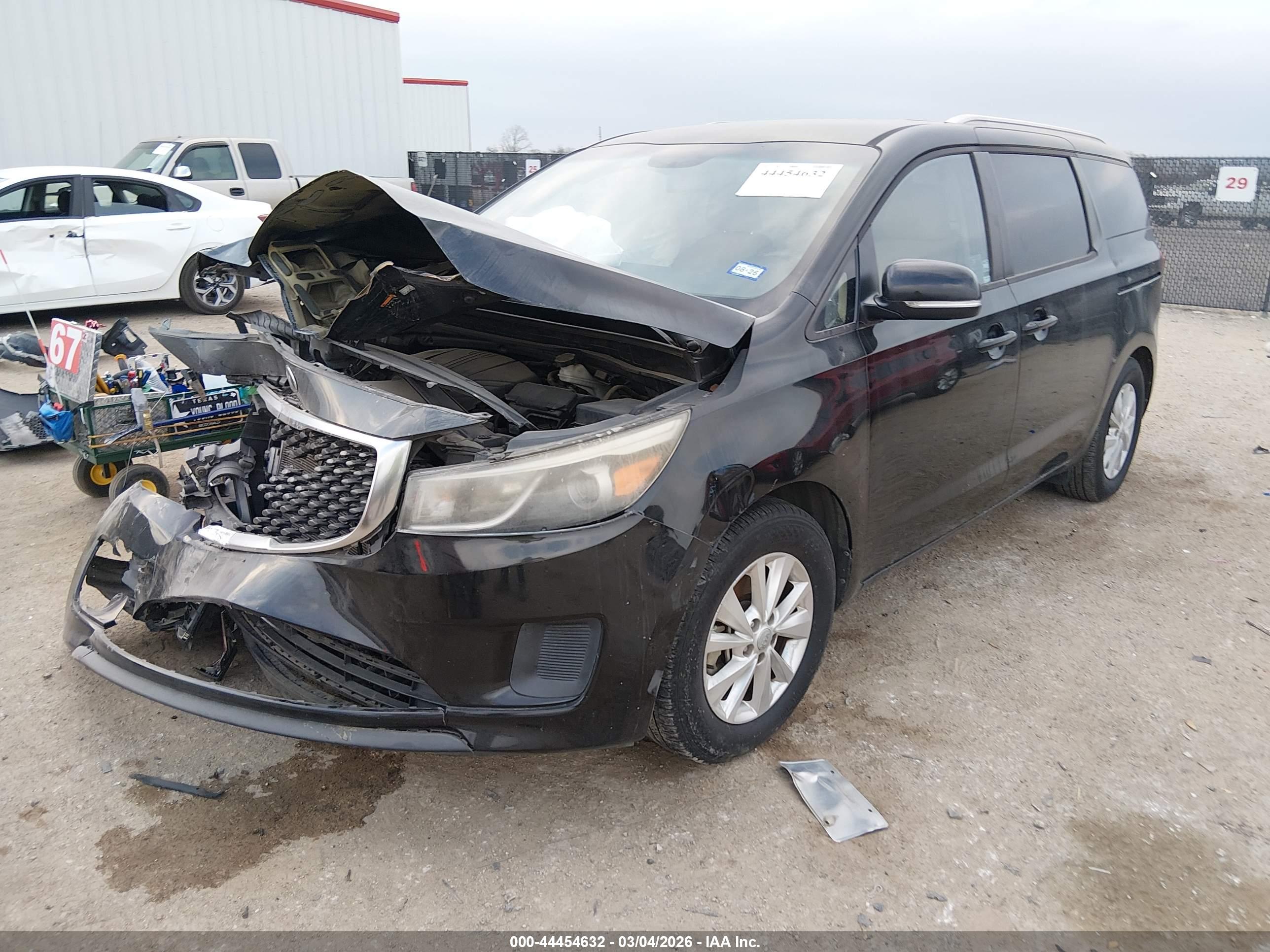 KIA SEDONA image 2